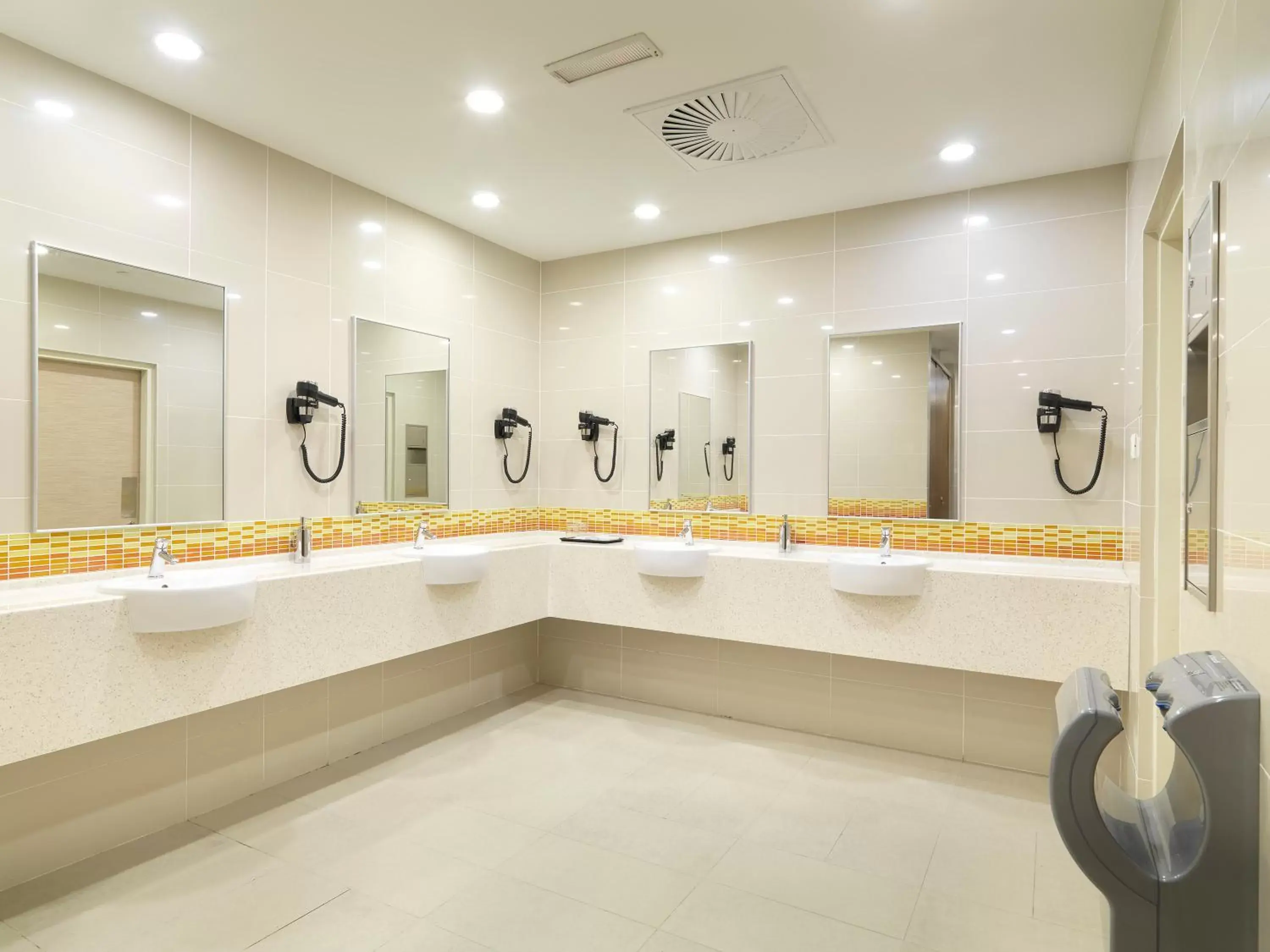Bathroom in Sama-Sama Express KLIA Terminal 1 - Airside Transit Hotel Bathroom in Sama-Sama Express KLIA Terminal 1 - Airside Transit Hotel