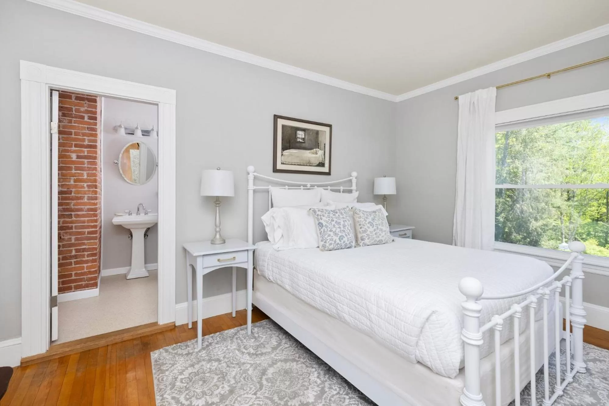 Photo of the whole room in Noble House Inn