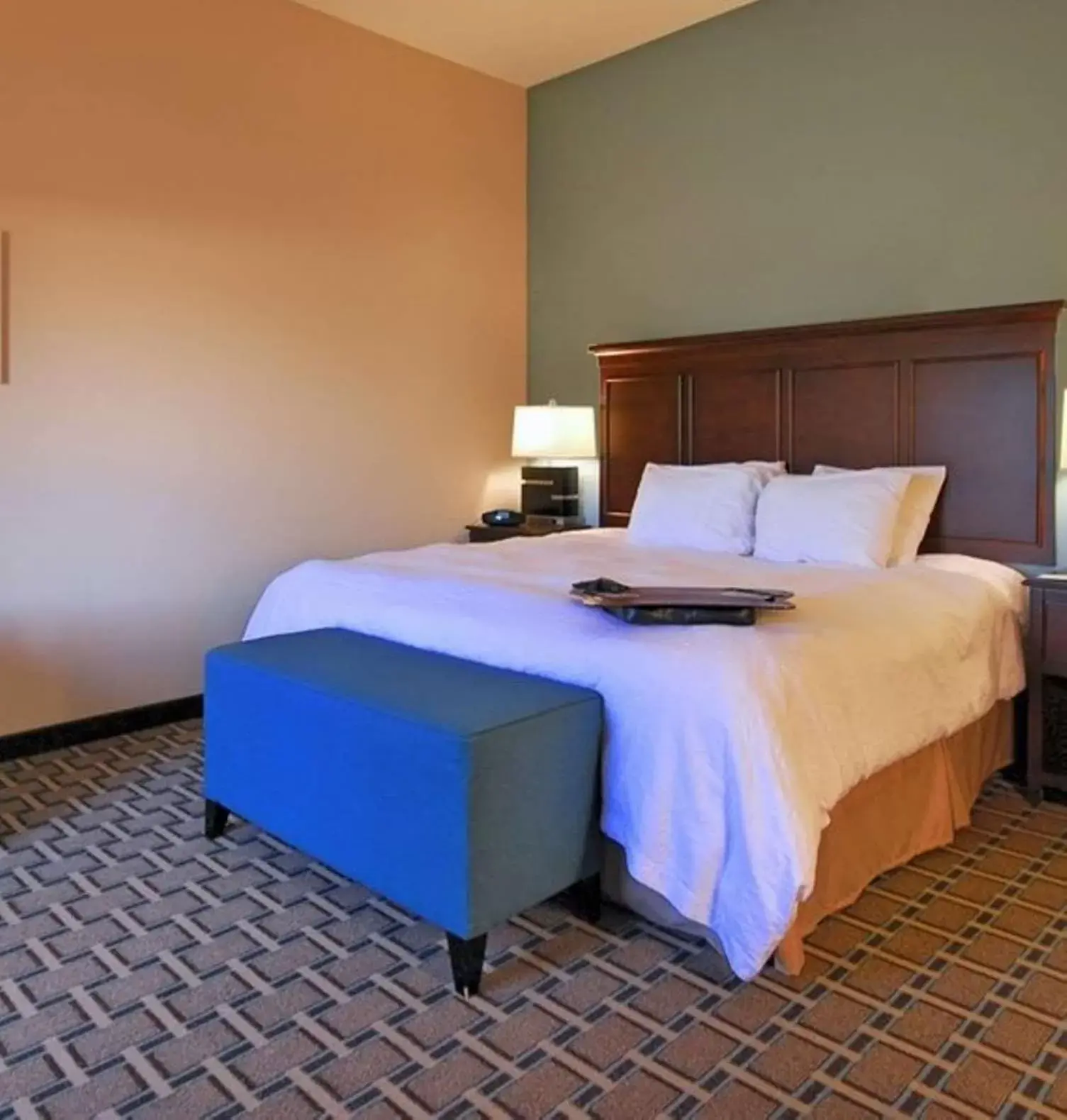 Bed in Hampton Inn By Hilton And Suites New Iberia