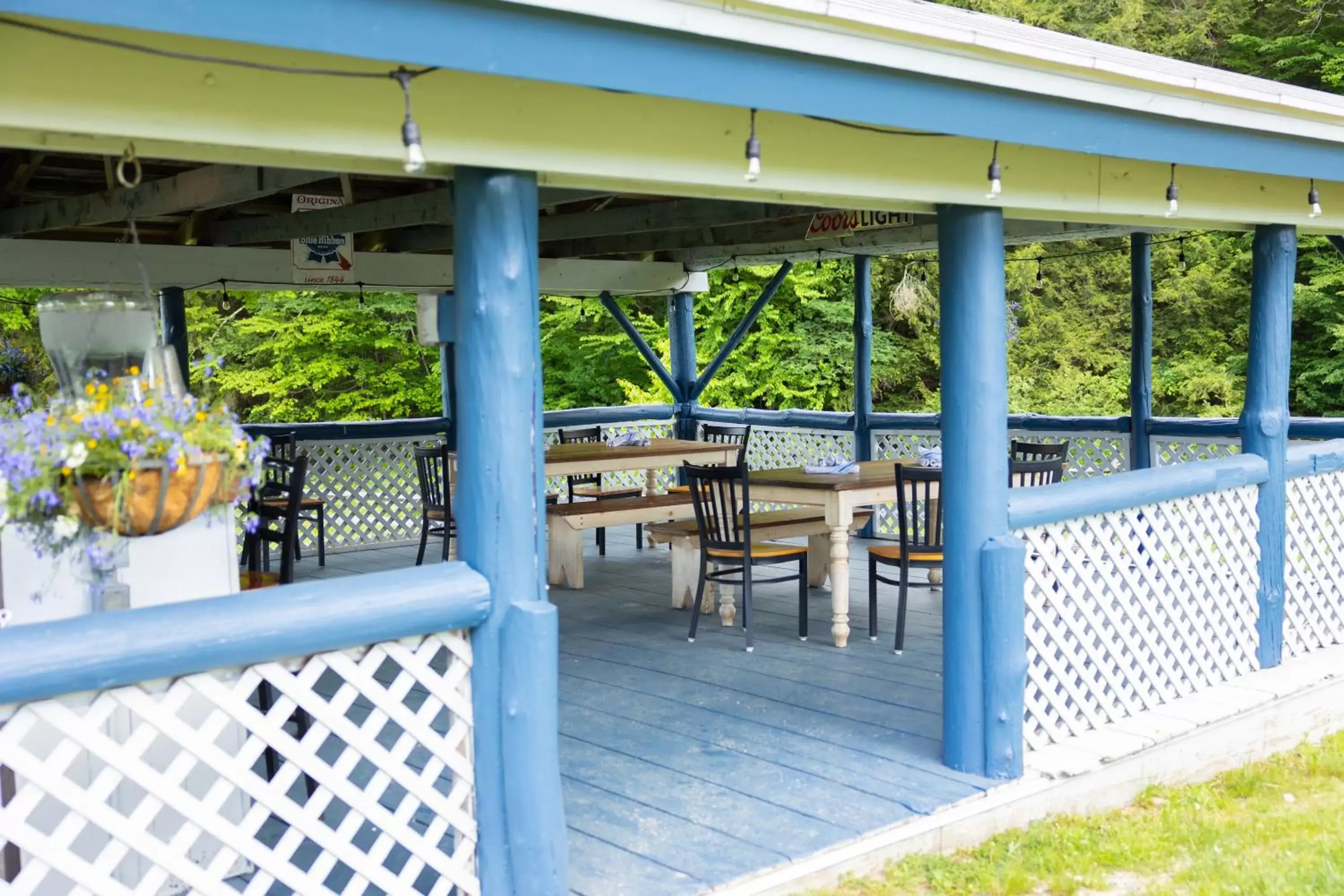 Patio in Clear River Inn and Tavern