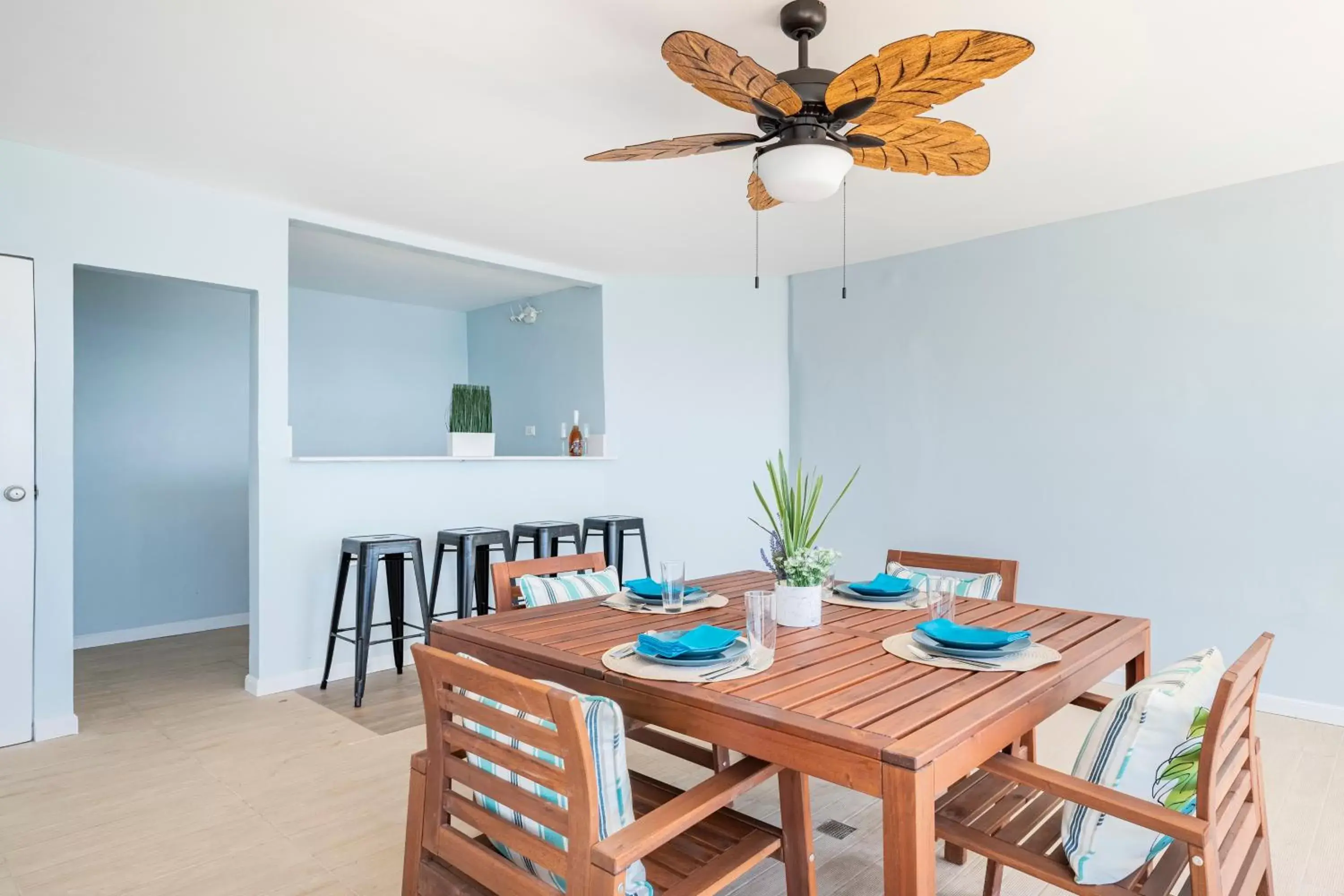 Patio, Dining Area in Luxe Beach Resort