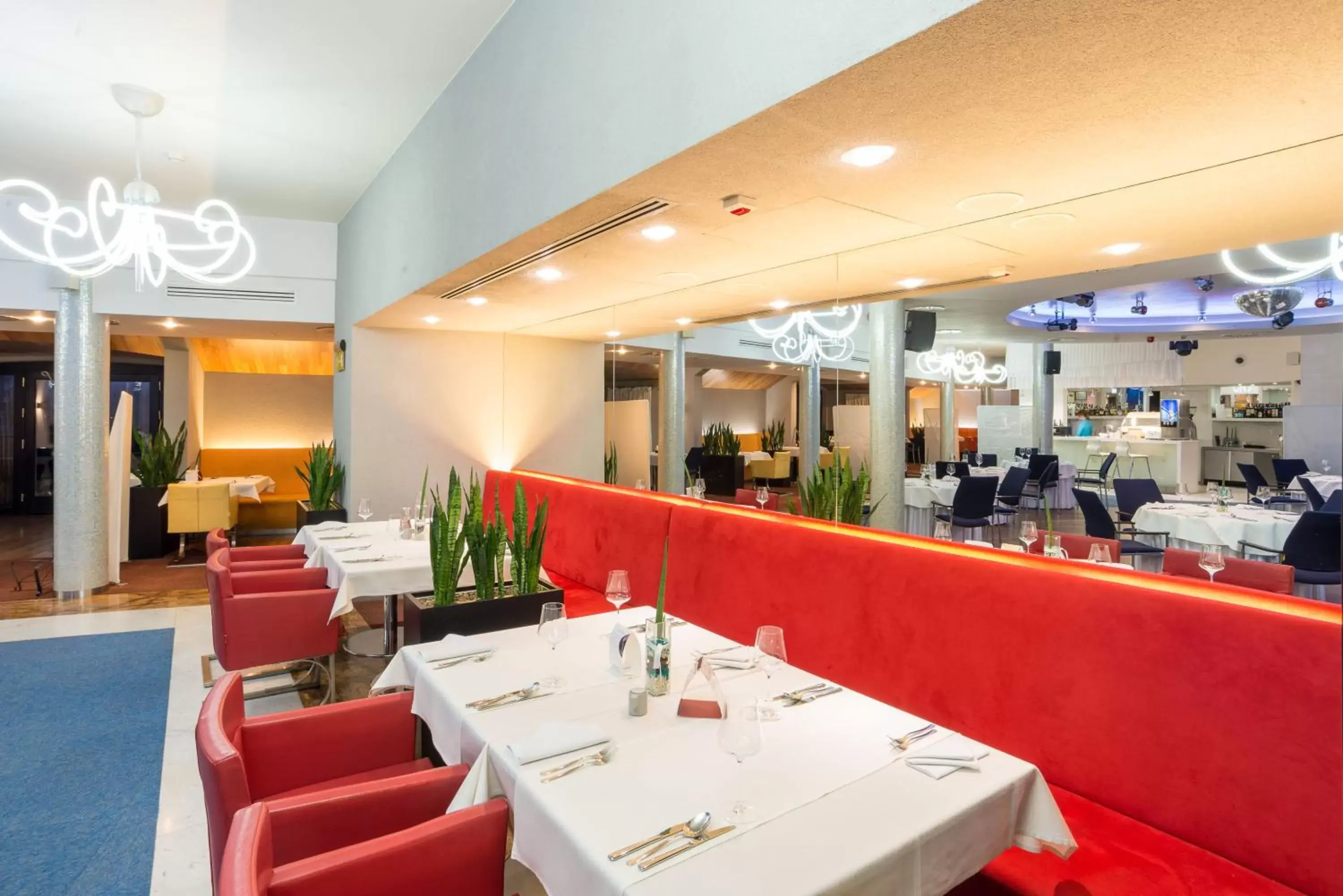 Restaurant/Places to Eat in Niebieski Art Hotel & Spa