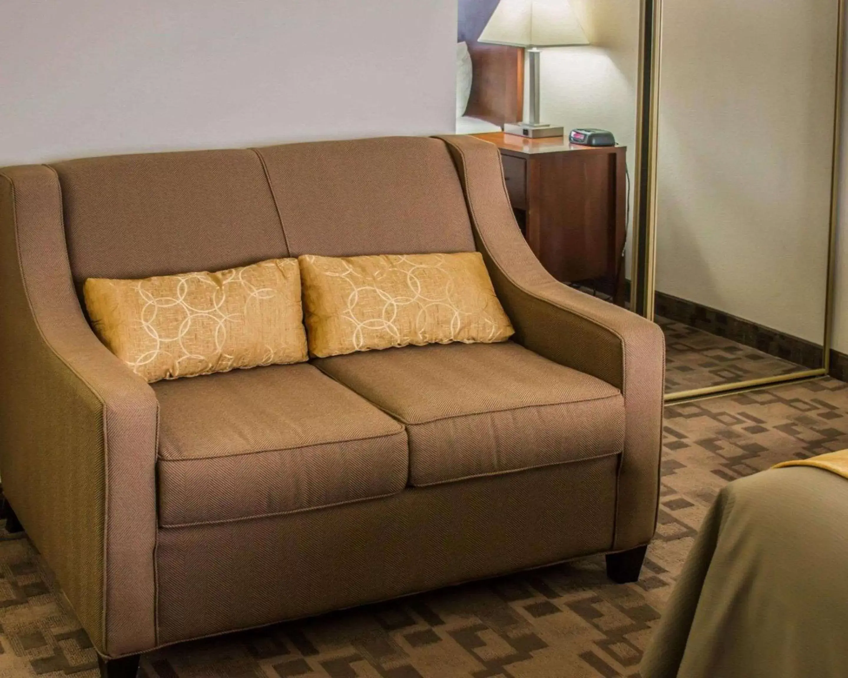 Photo of the whole room, Seating Area in Comfort Inn Birch Run