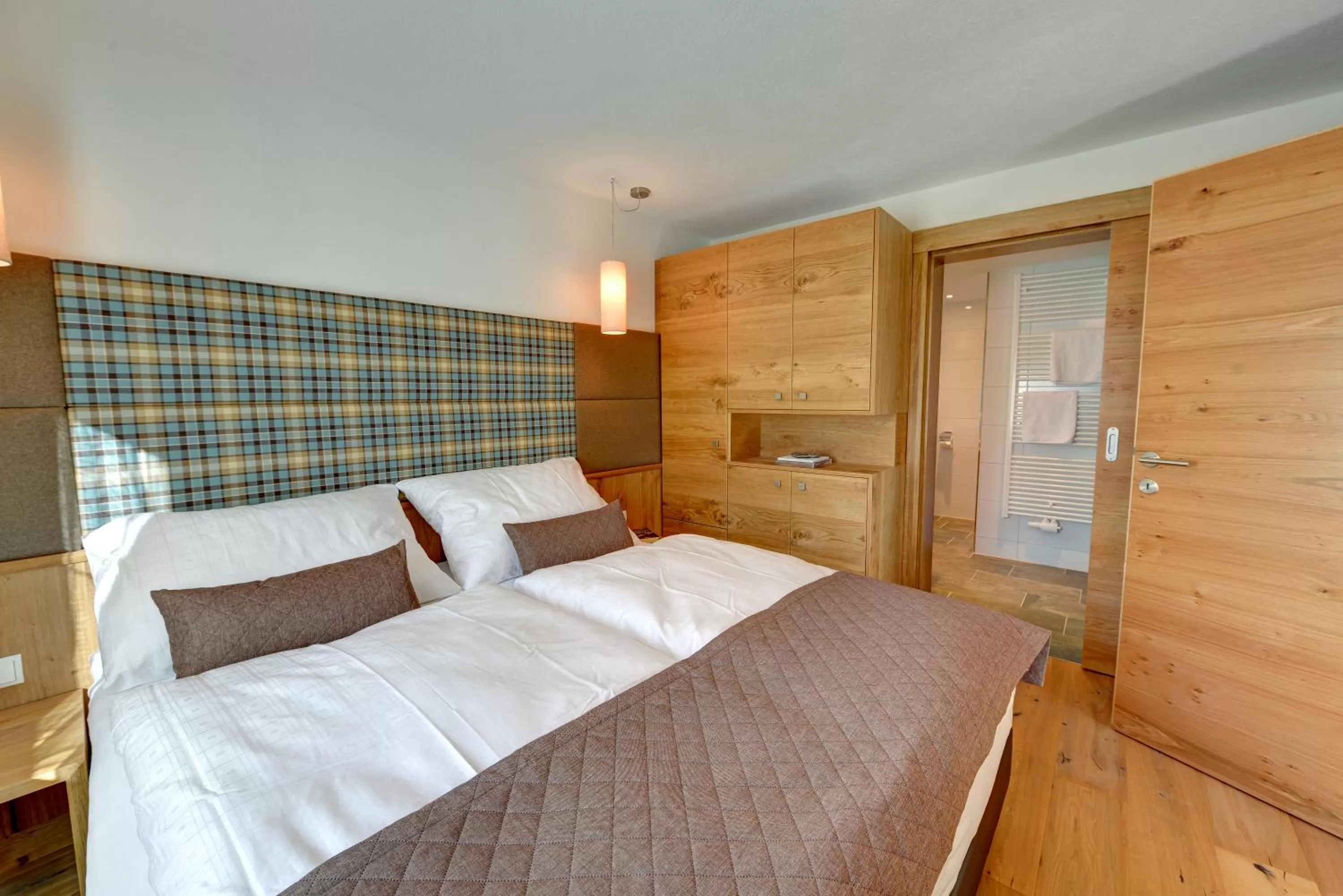 Photo of the whole room, Bed in Hotel Enzian