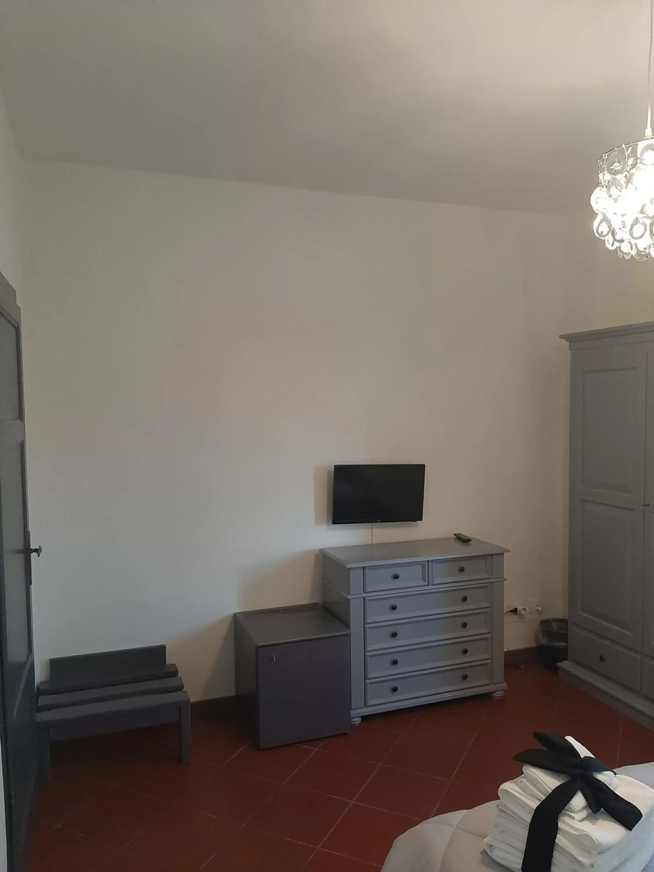 TV and multimedia, TV/Entertainment Center in B&B Principe Calaf 3