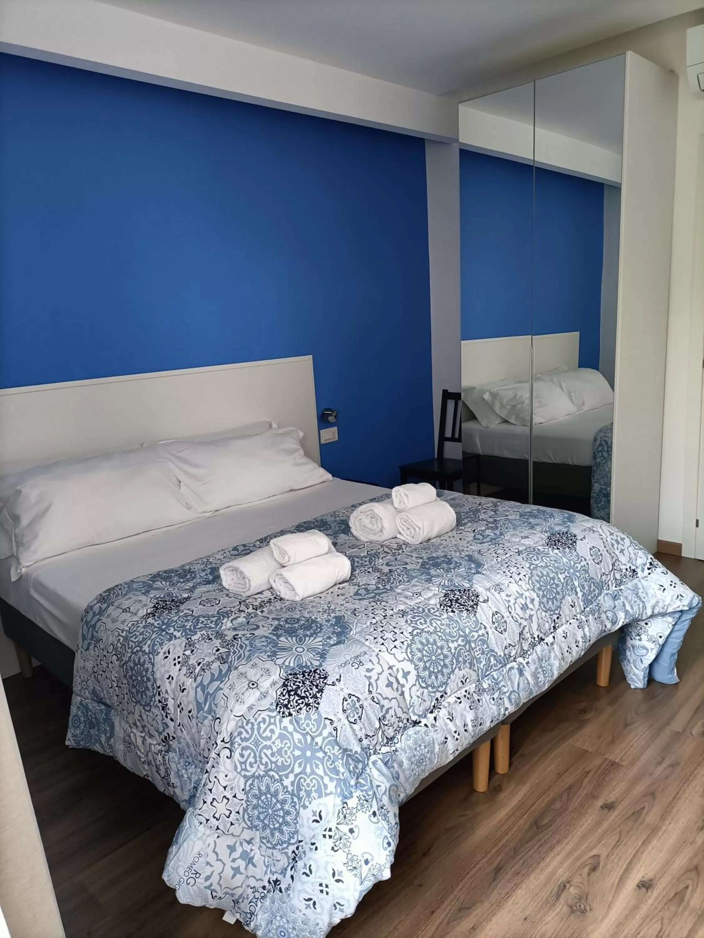 Photo of the whole room, Bed in Luxury B&B Iolanda