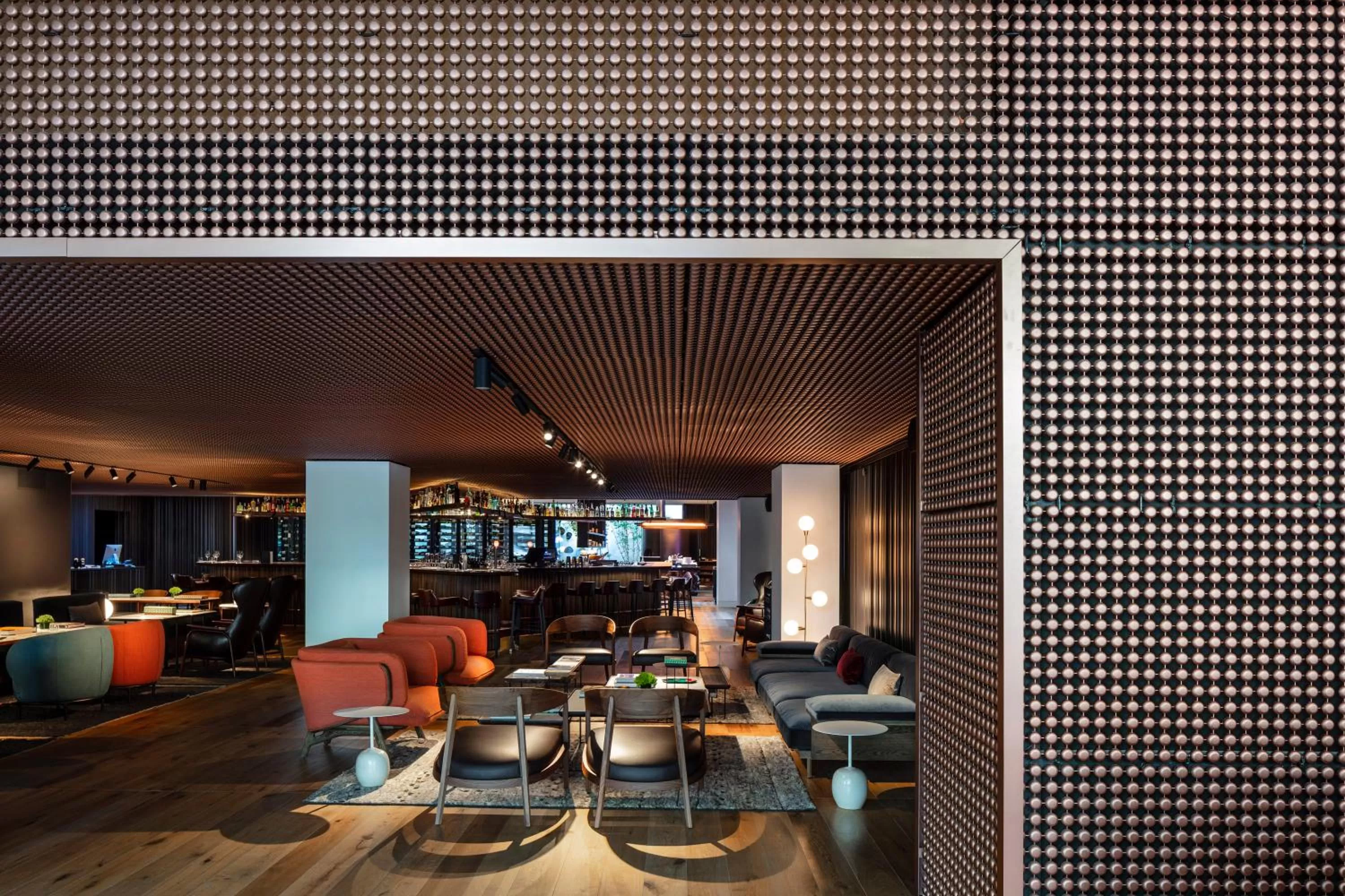 Lounge or bar in Sir Victor Hotel, part of Sircle Collection