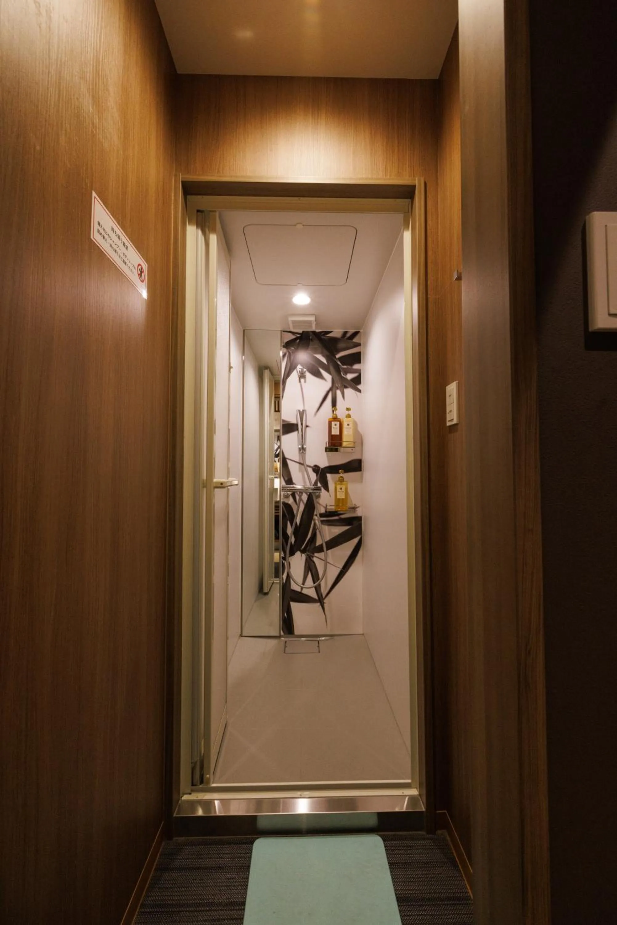 Shower in HOTEL Cargo Shinsaibashi