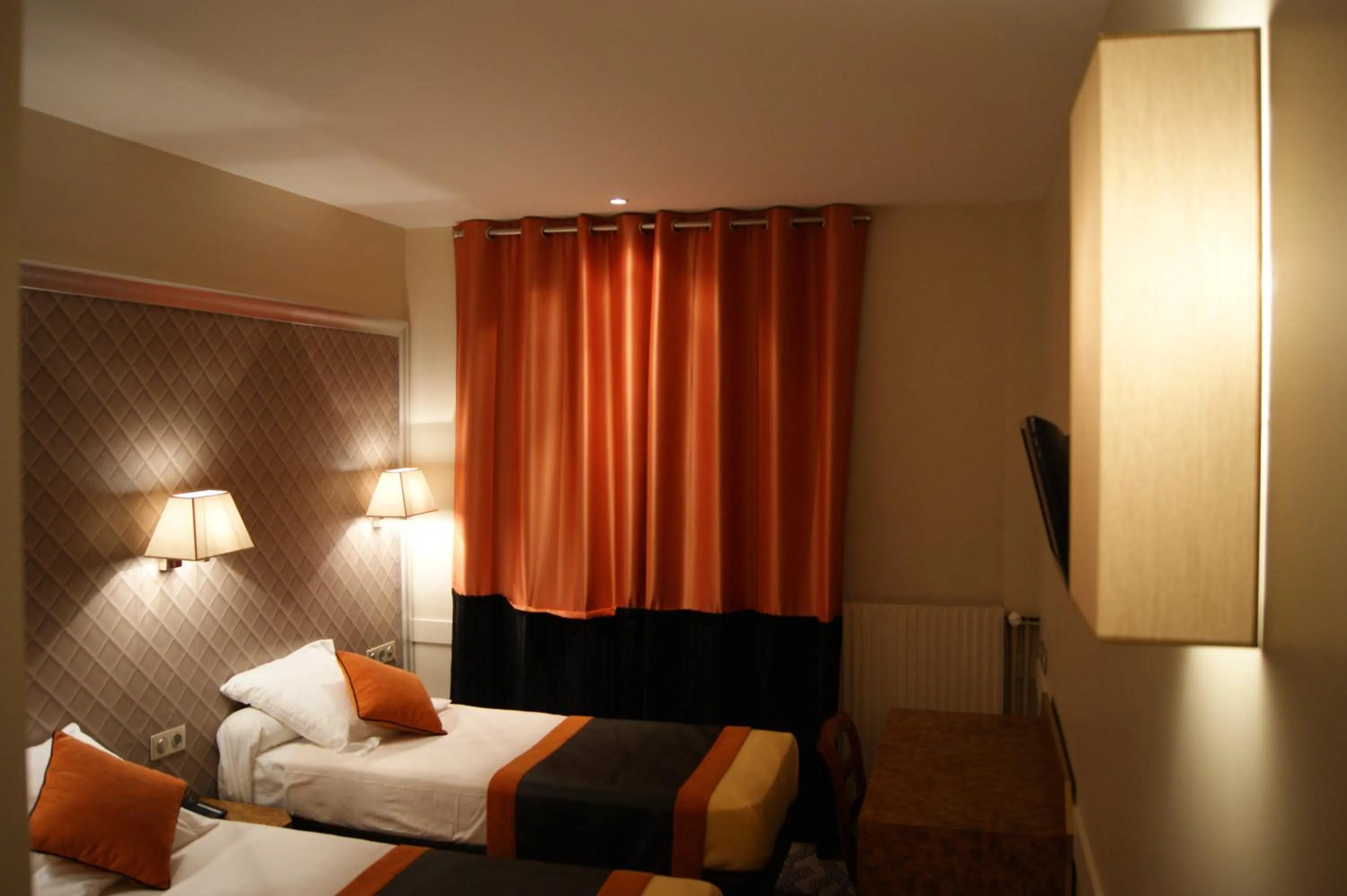 Bedroom, Bed in Hotel d'Amiens