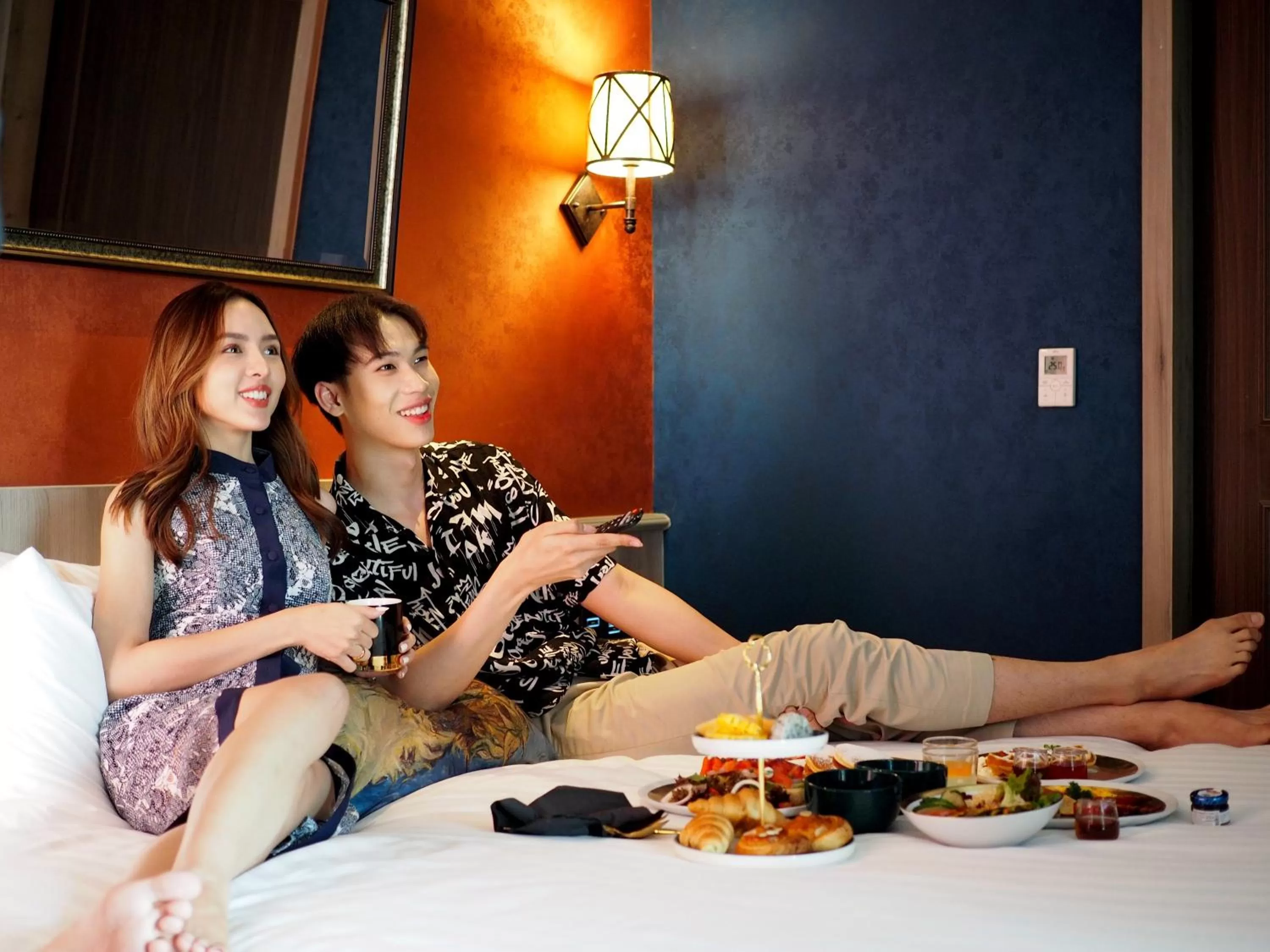 Breakfast, Bed in The Coach Hotel Sukhumvit - Asok BTS Bangkok