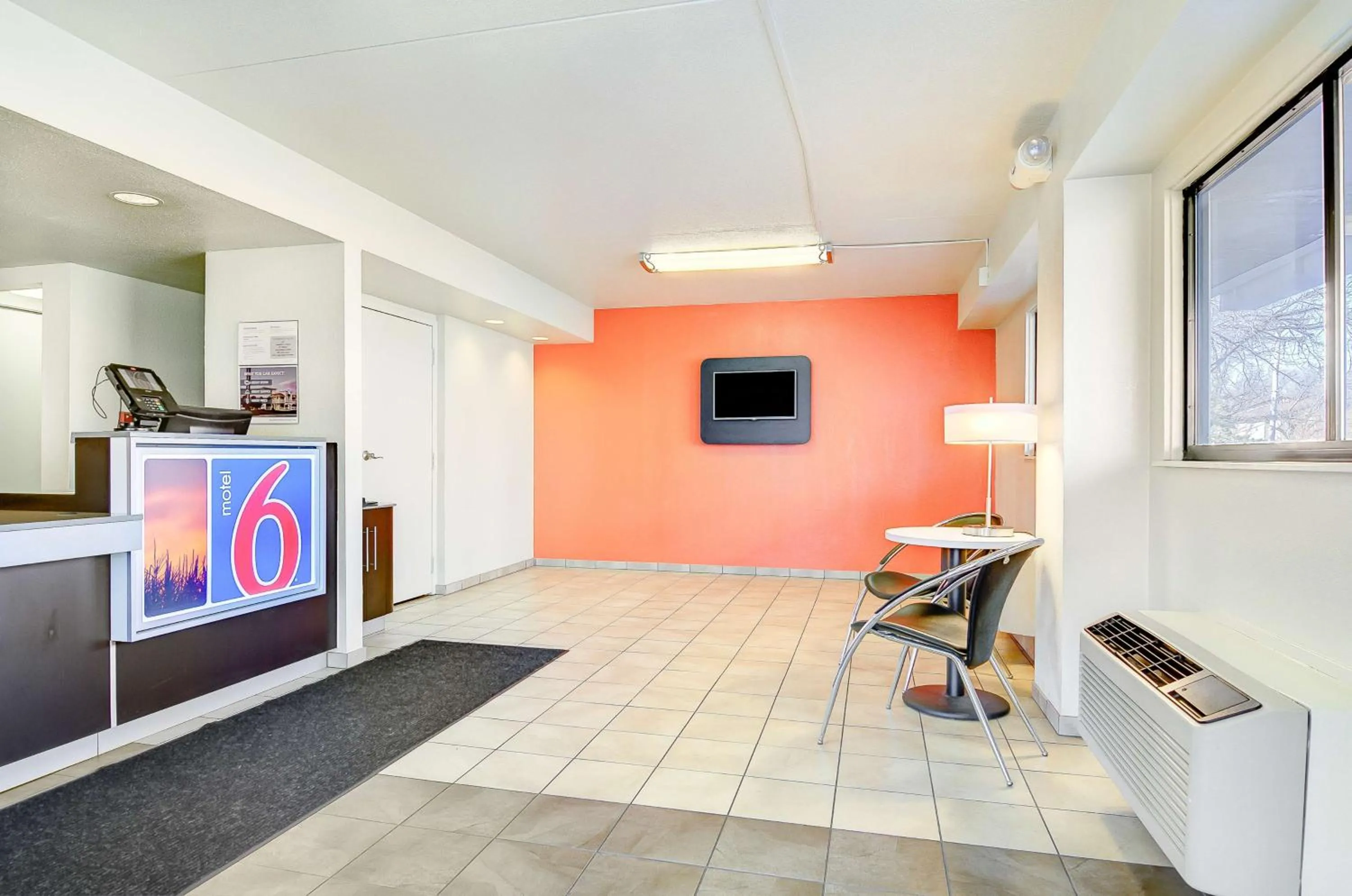 Lobby or reception in Motel 6-Springfield, MO - North