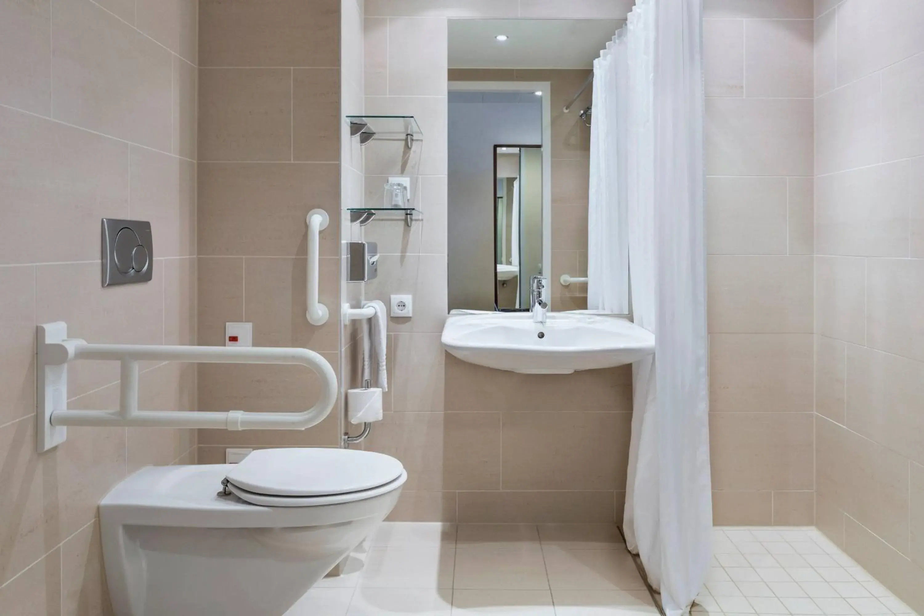 Bathroom in Courtyard by Marriott Munich City East