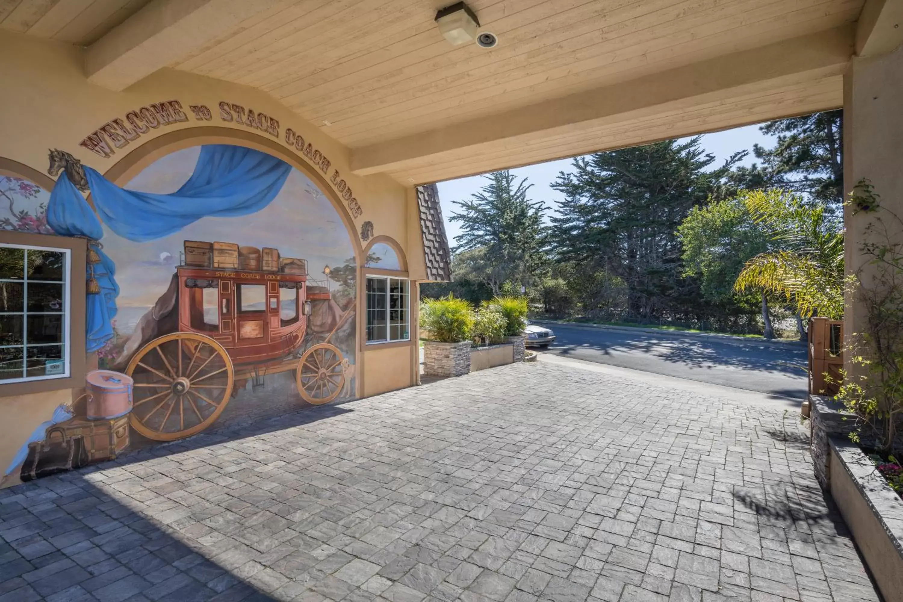 Facade/entrance, Swimming Pool in Stage Coach Lodge