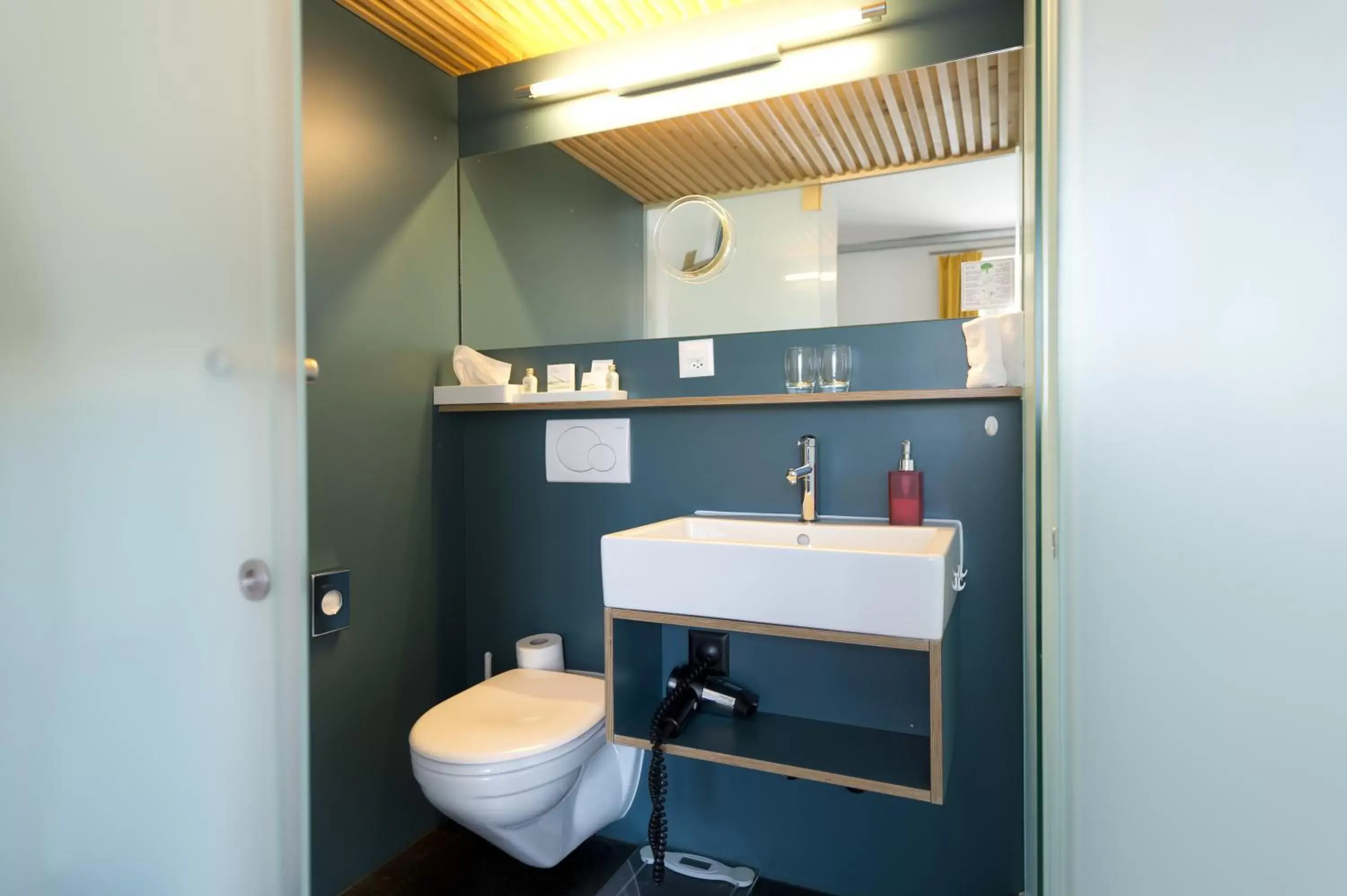 Bathroom in Hotel an der Aare Swiss Quality