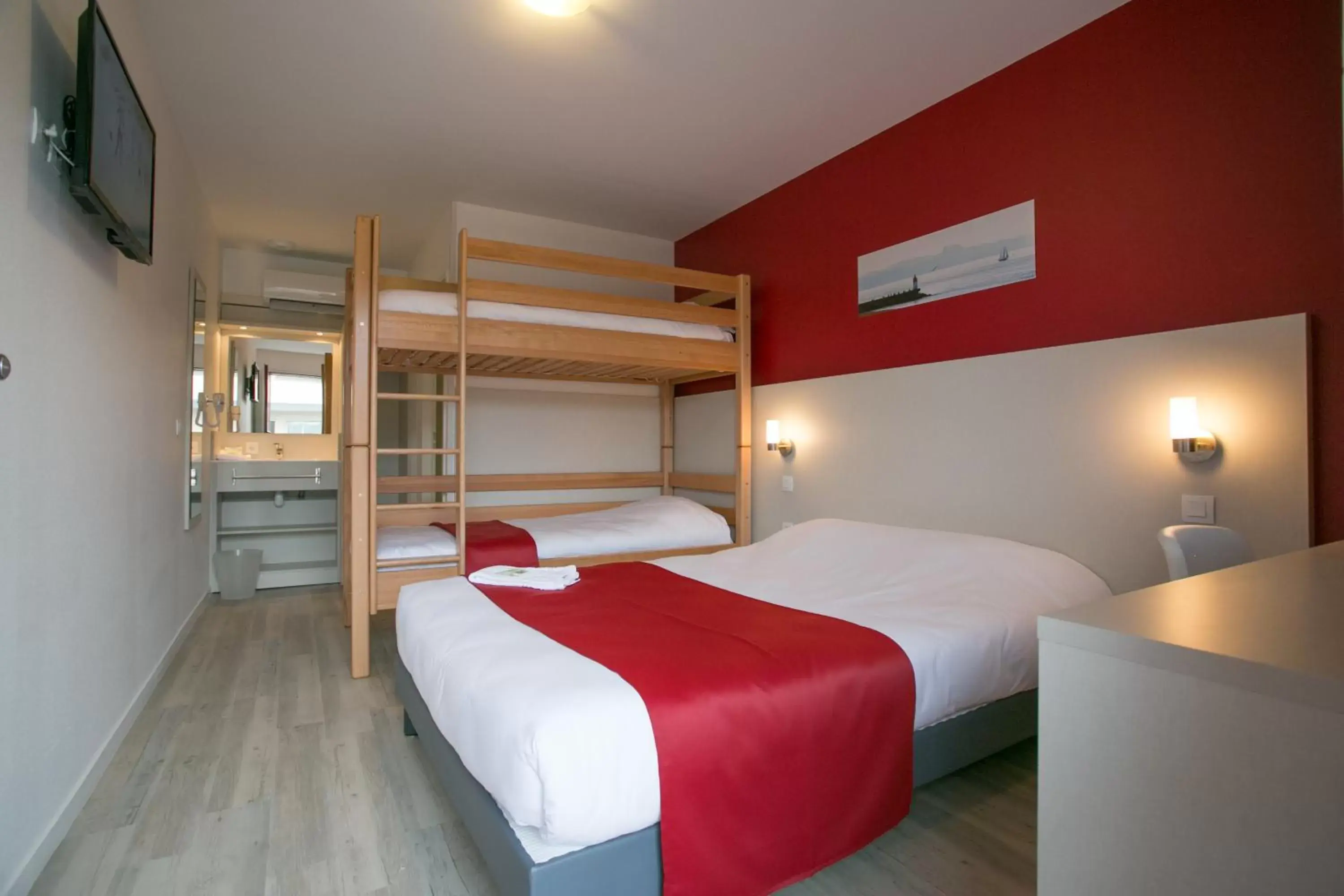 Photo of the whole room, Bunk Bed in Motel des Landes