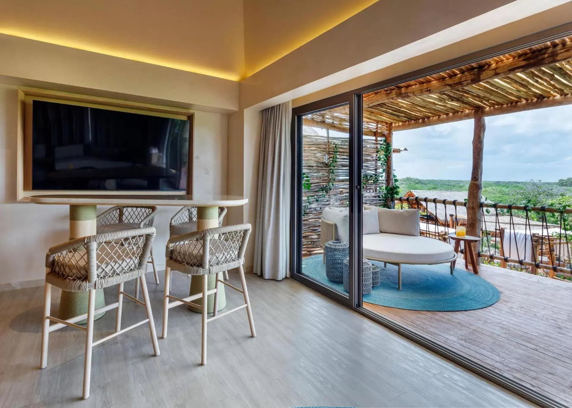 TV and multimedia in Hotel Shibari - Restaurant & Cenote Club