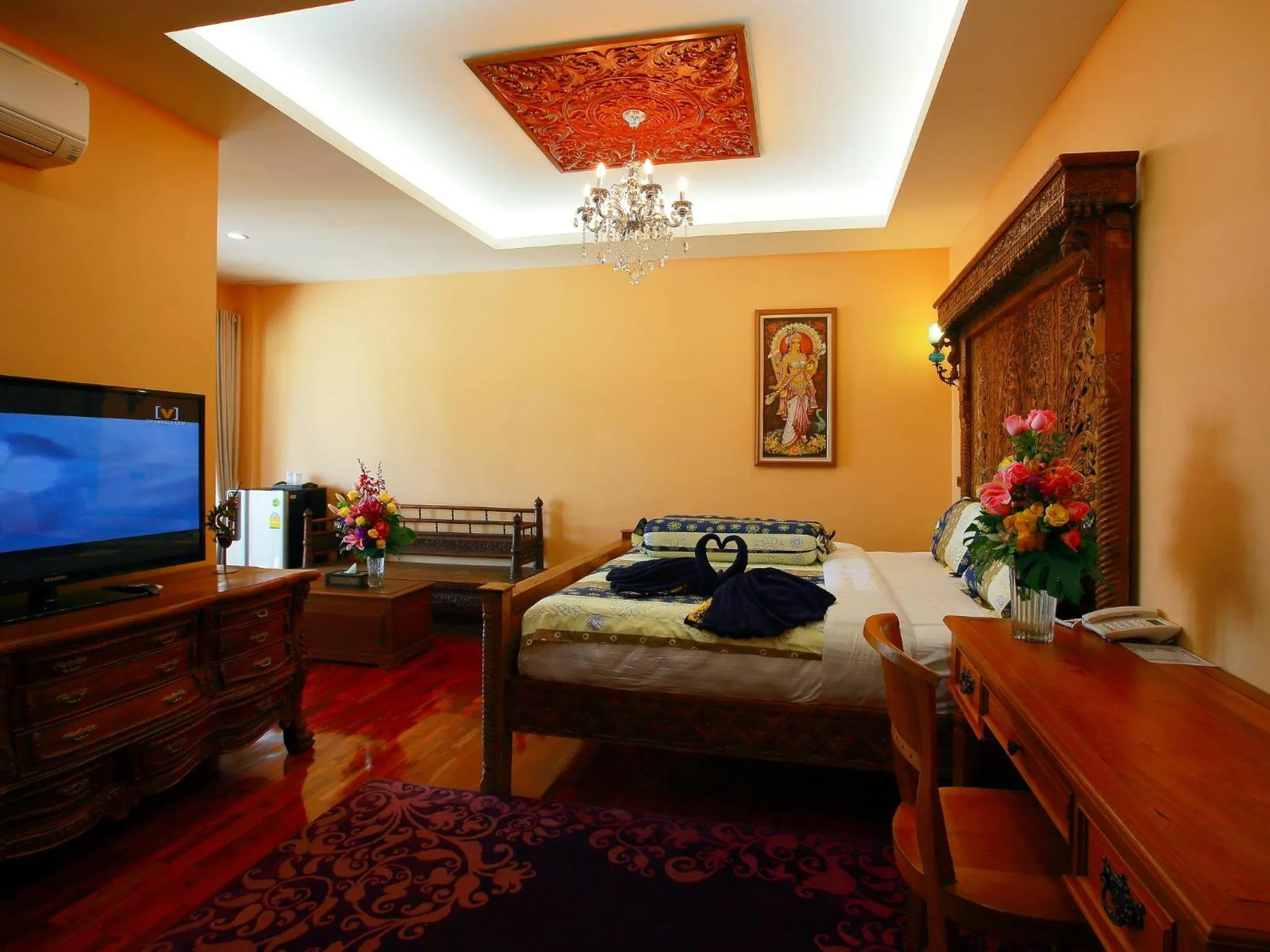TV and multimedia, Bed in At Chiang Mai Hotel