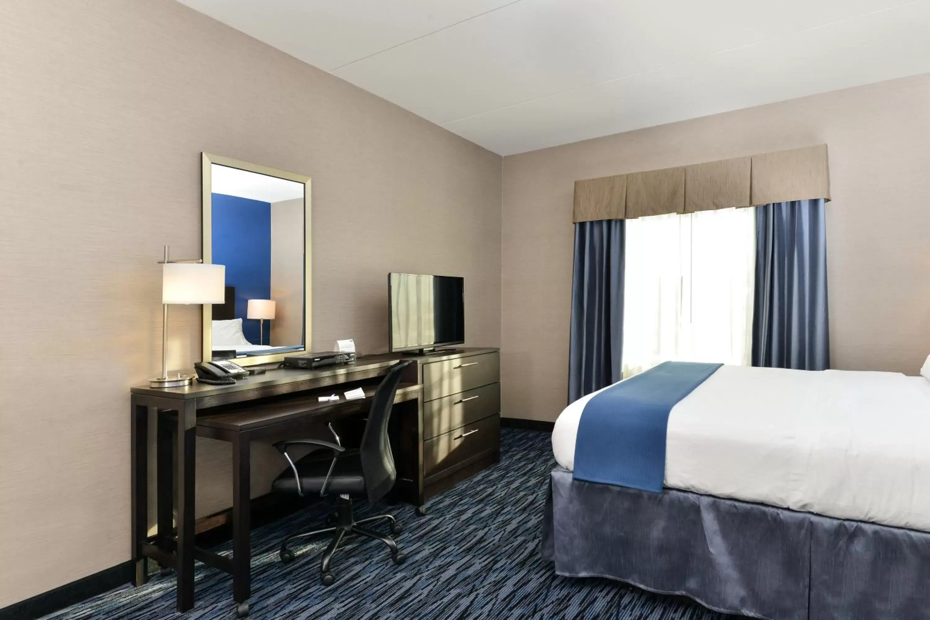 Day, Bed in Holiday Inn Express & Suites Peekskill-Lower Hudson Valley by IHG Day, Bed in Holiday Inn Express & Suites Peekskill-Lower Hudson Valley by IHG