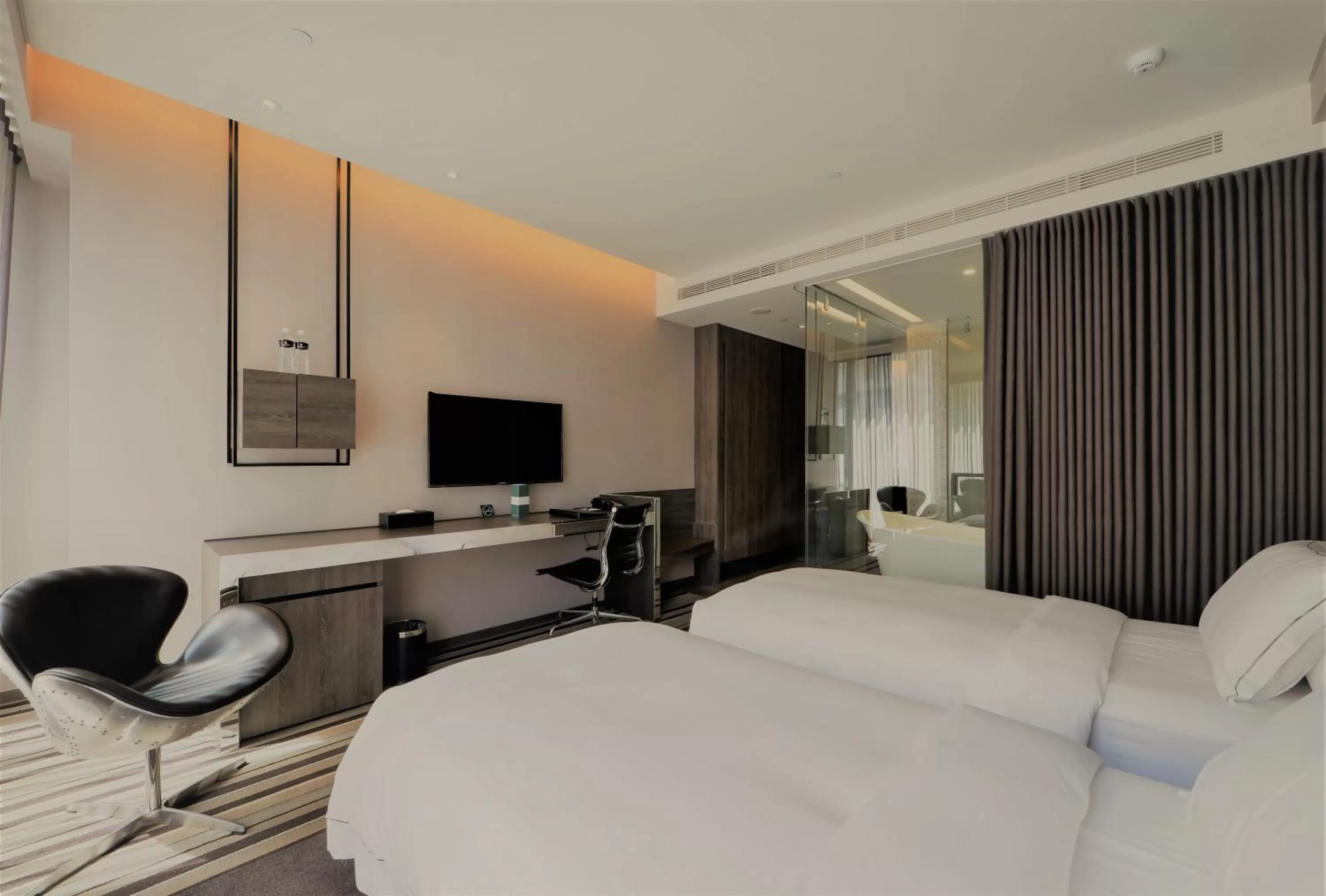 Deluxe Twin Room in Starhaus Hotel