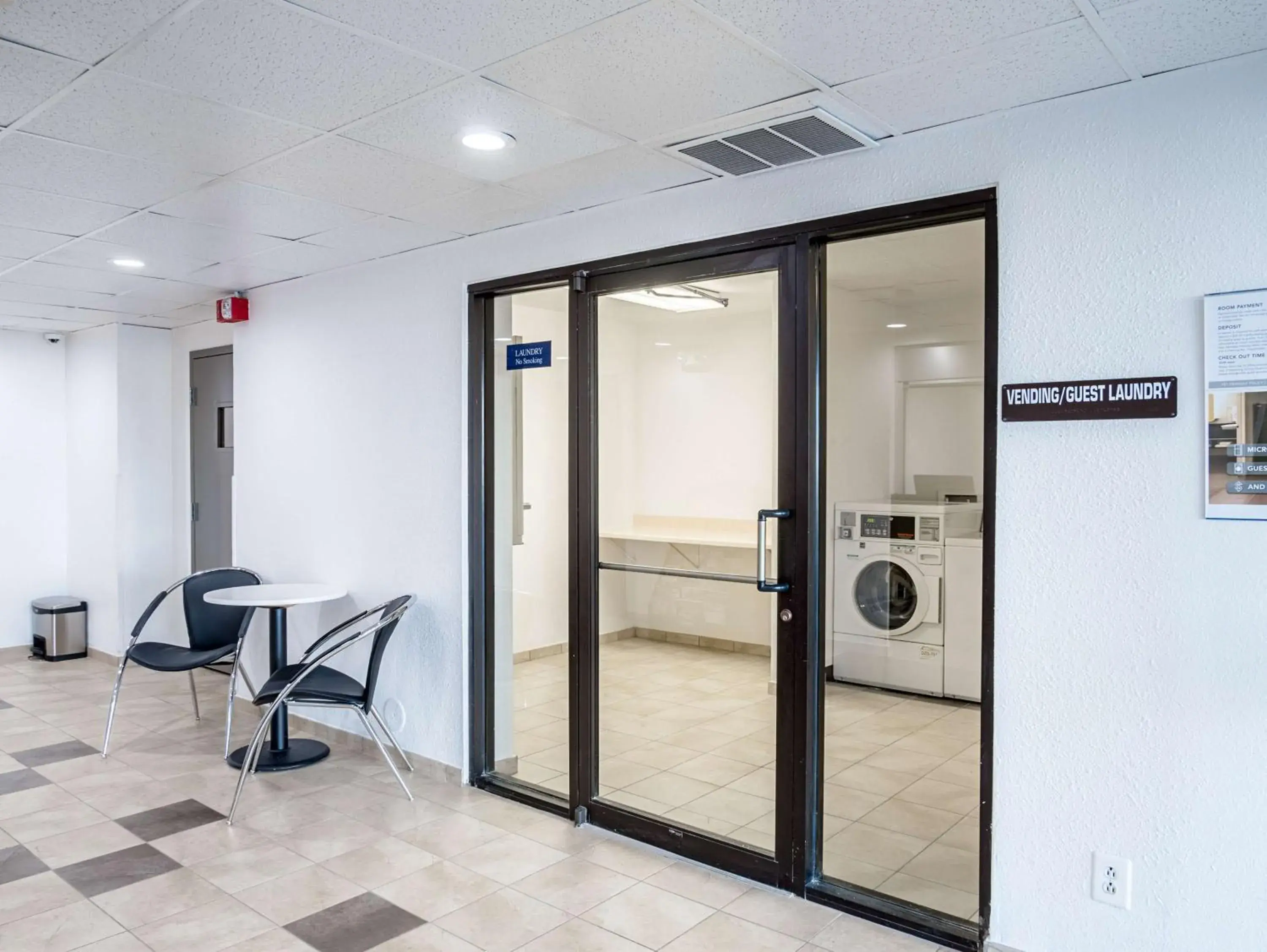 Lobby or reception in Studio 6-Miamisburg, OH - Dayton Lobby or reception in Studio 6-Miamisburg, OH - Dayton