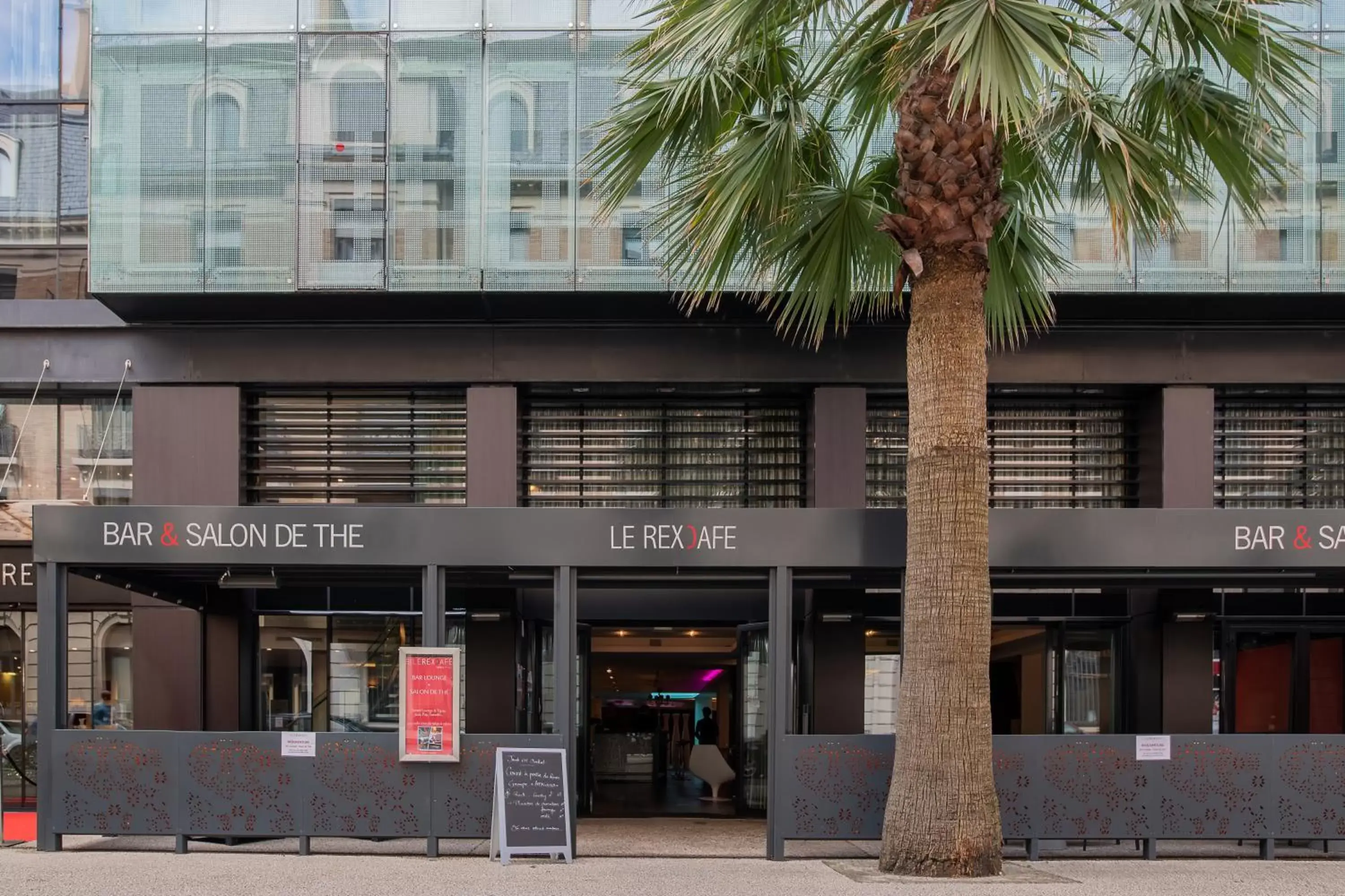 Property Building in Le Rex Hôtel