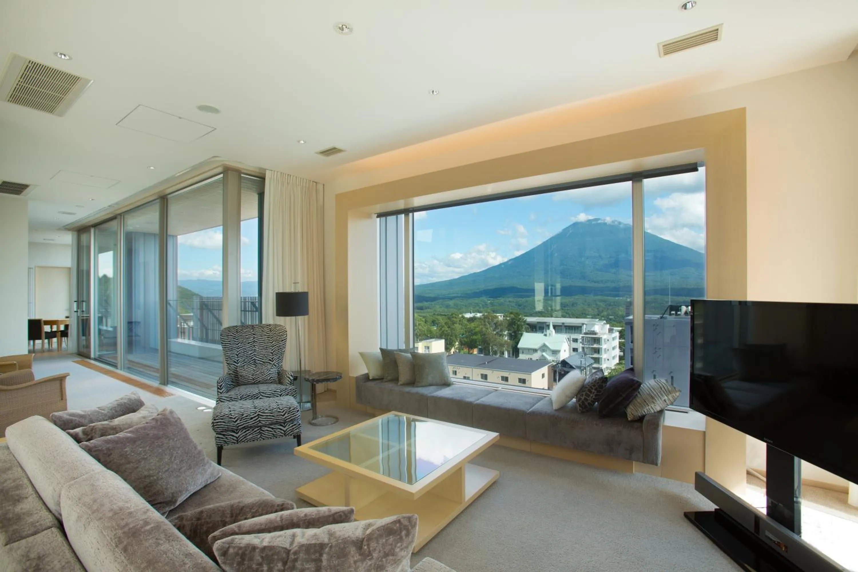 Living room in Chalet Ivy Hirafu, Niseko