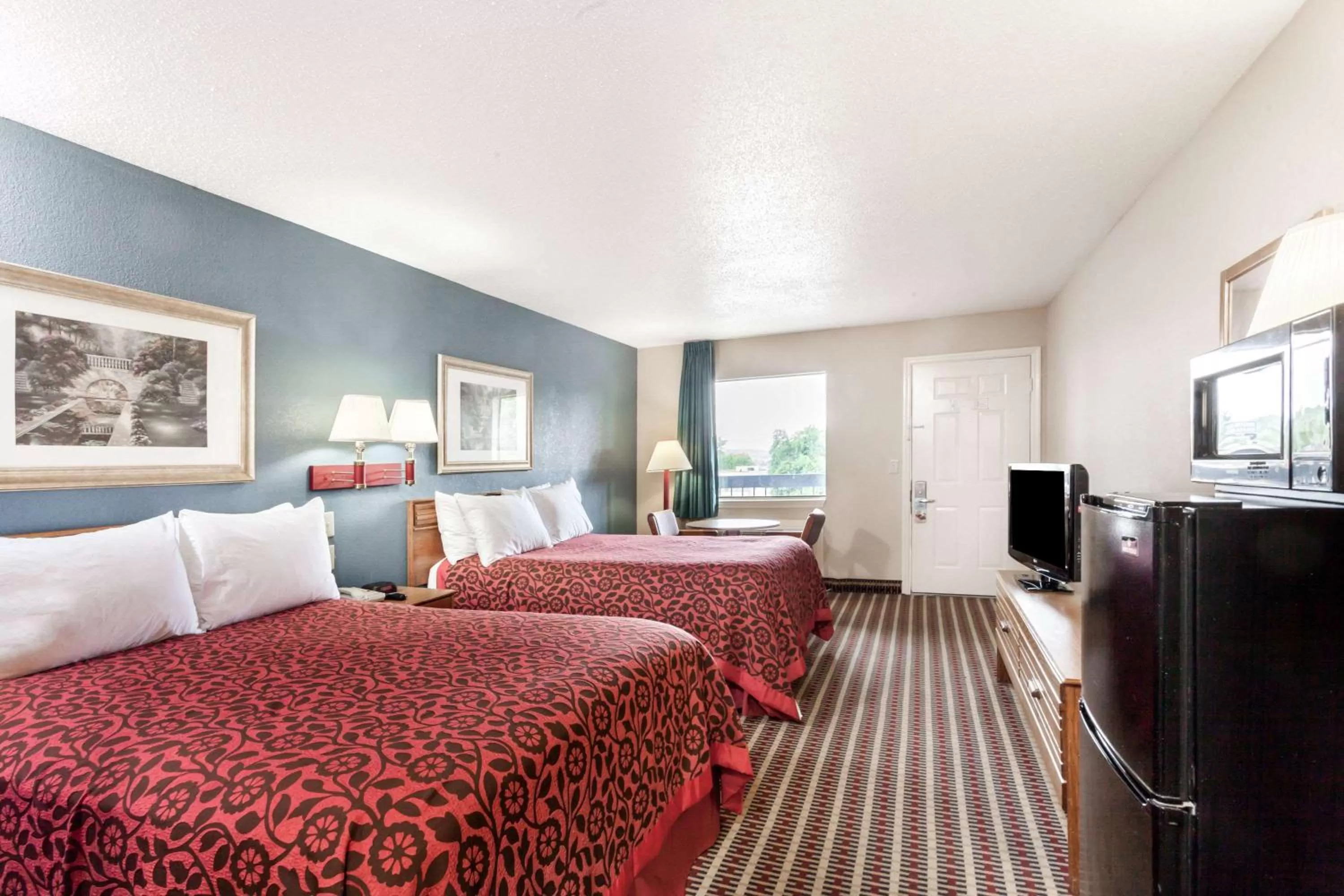 Photo of the whole room, Bed in Days Inn by Wyndham Nashville N Opryland/Grand Ole Opry