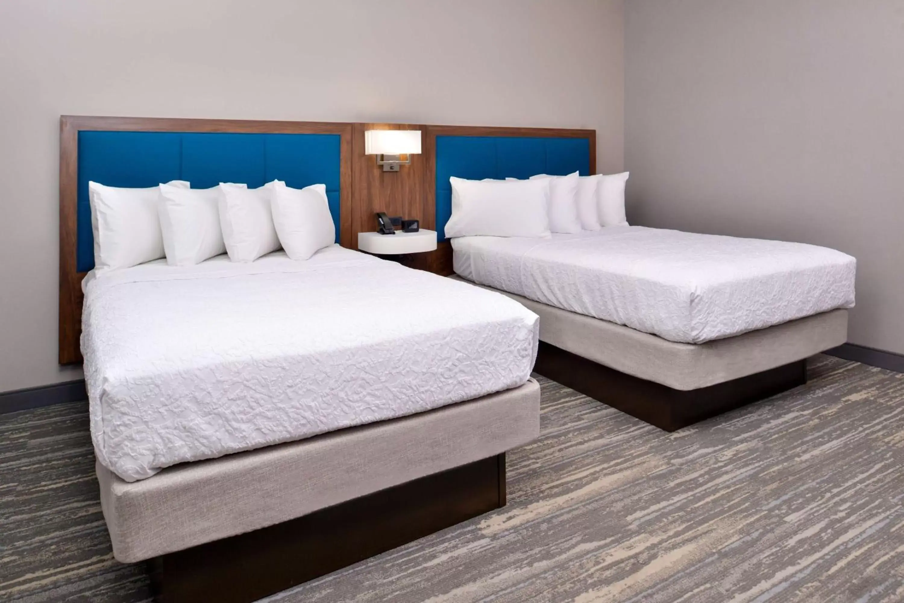 Bed in Hampton Inn & Suites Boise/Spectrum