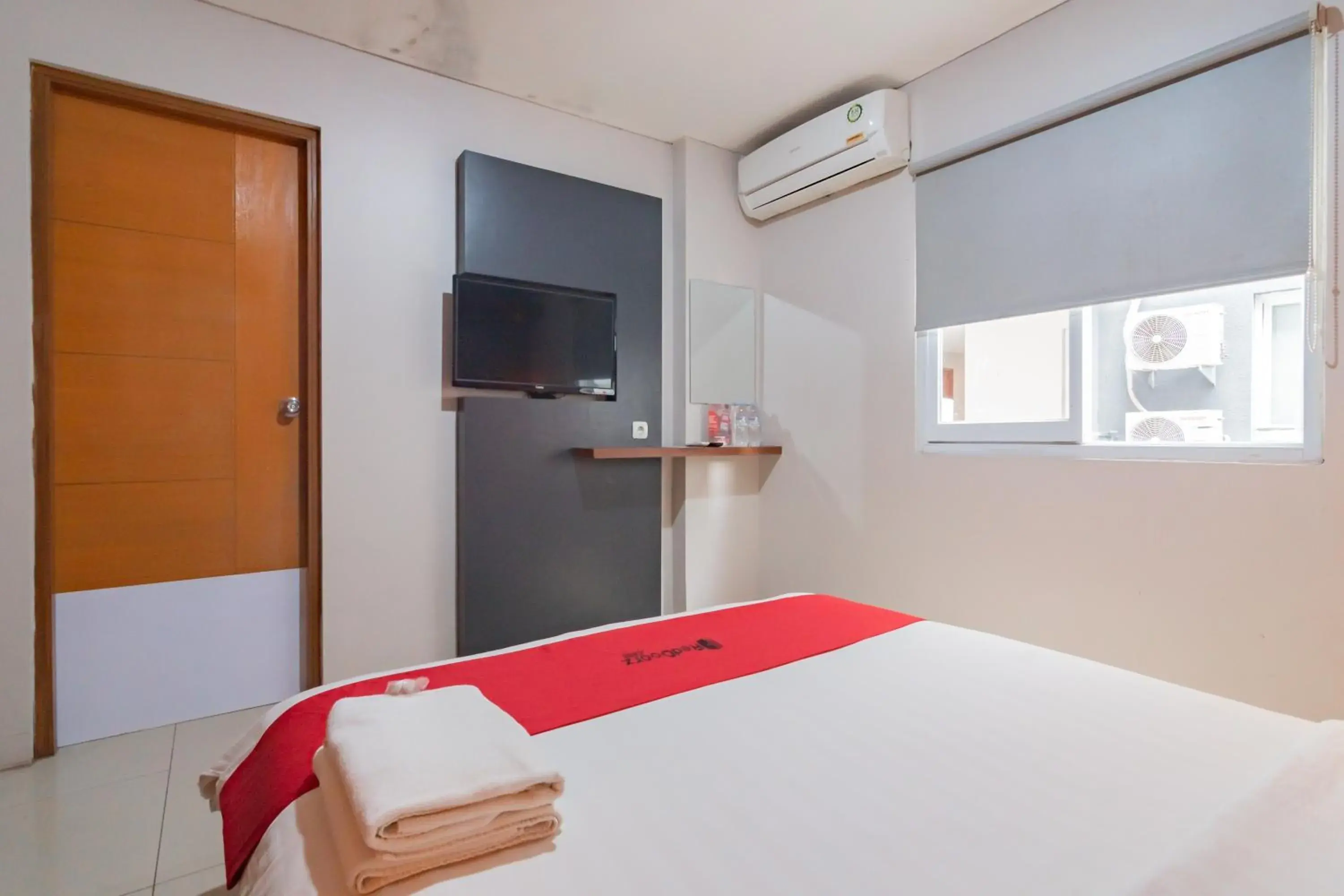 Bedroom, Bed in RedDoorz Plus @ Dago Pojok 3 Bedroom, Bed in RedDoorz Plus @ Dago Pojok 3