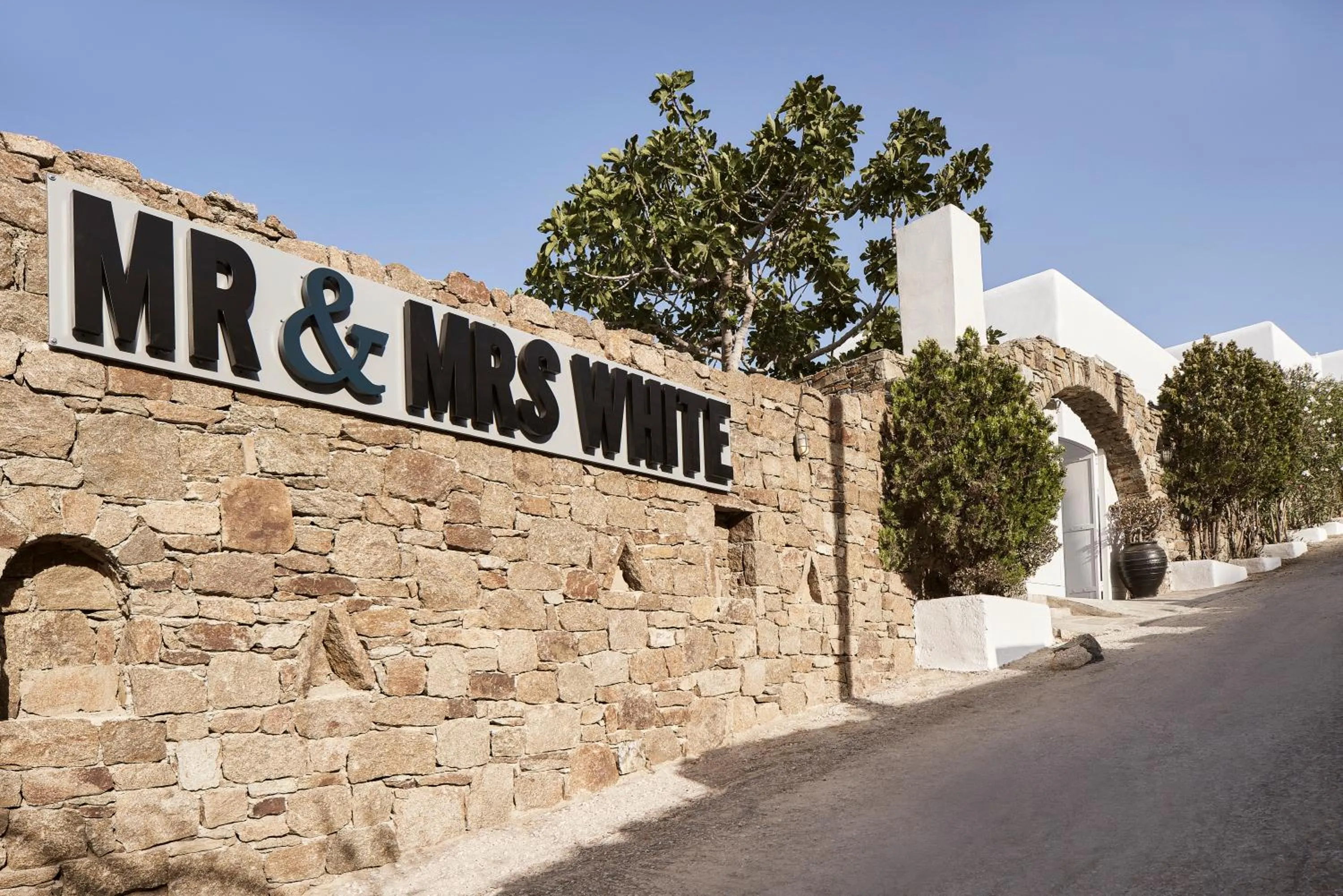 Facade/entrance in Mr & Mrs White Mykonos