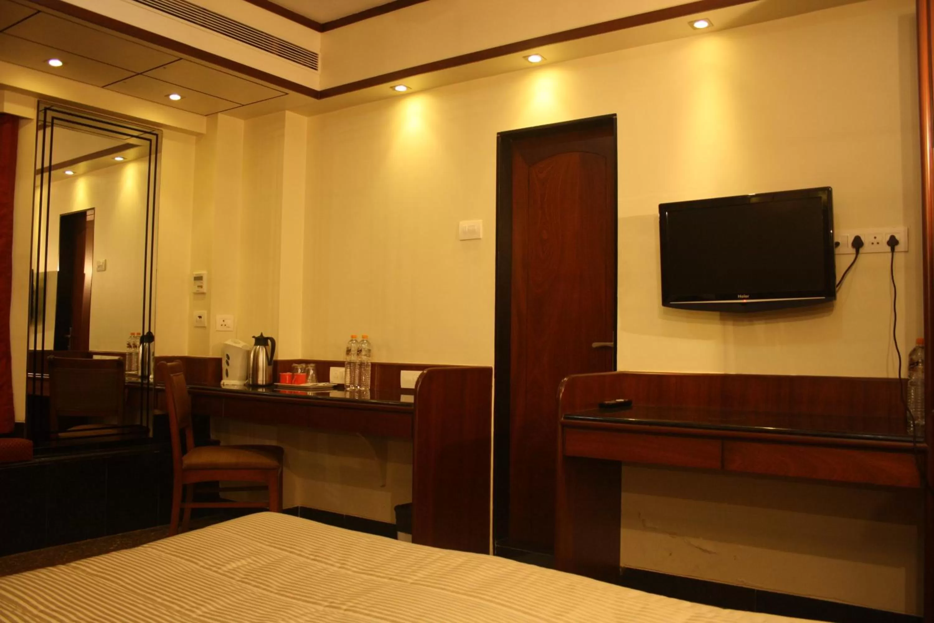 Bed in Hotel Karl Residency