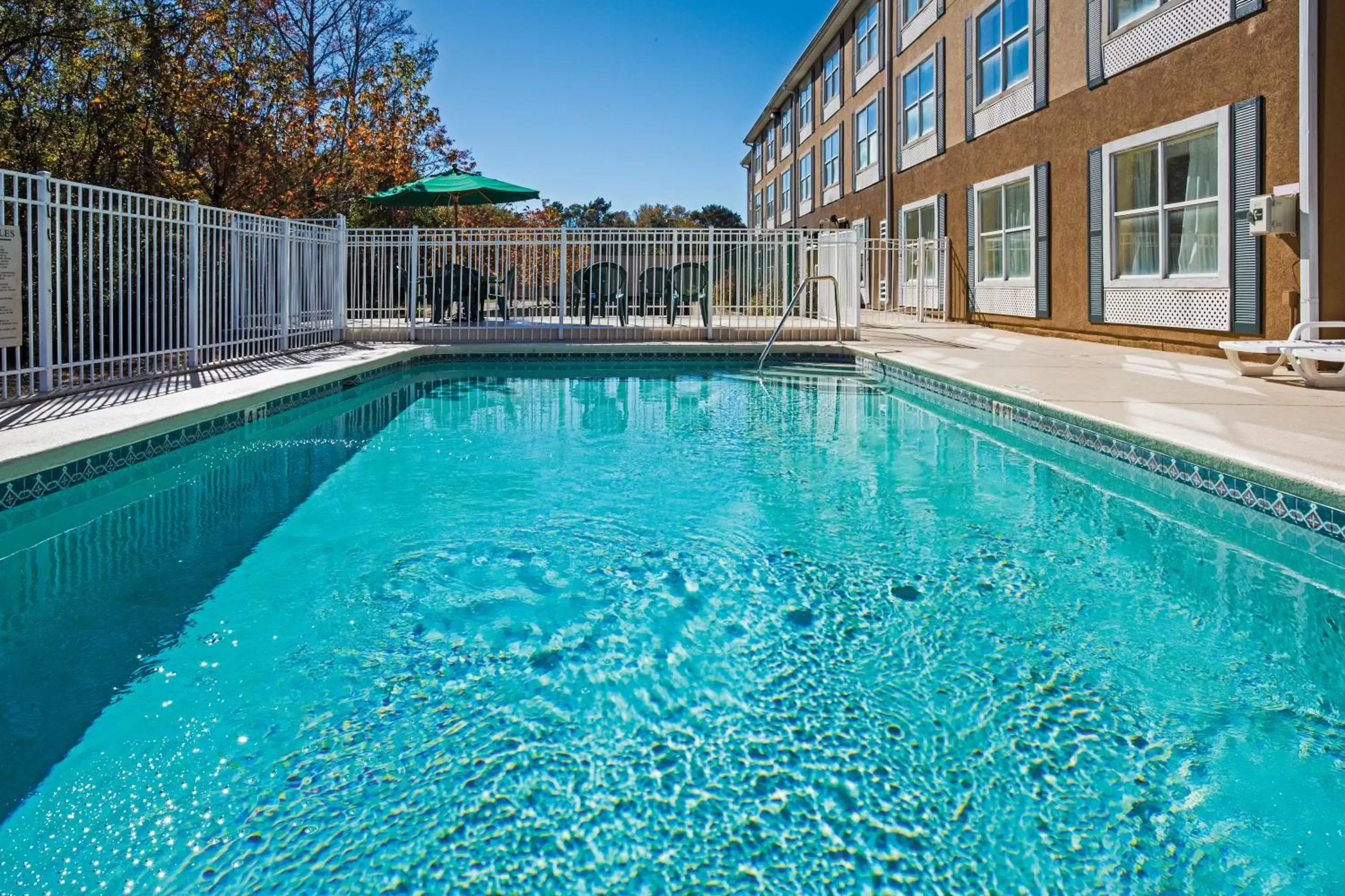 Swimming Pool in Country Inn & Suites by Radisson, Jacksonville, FL