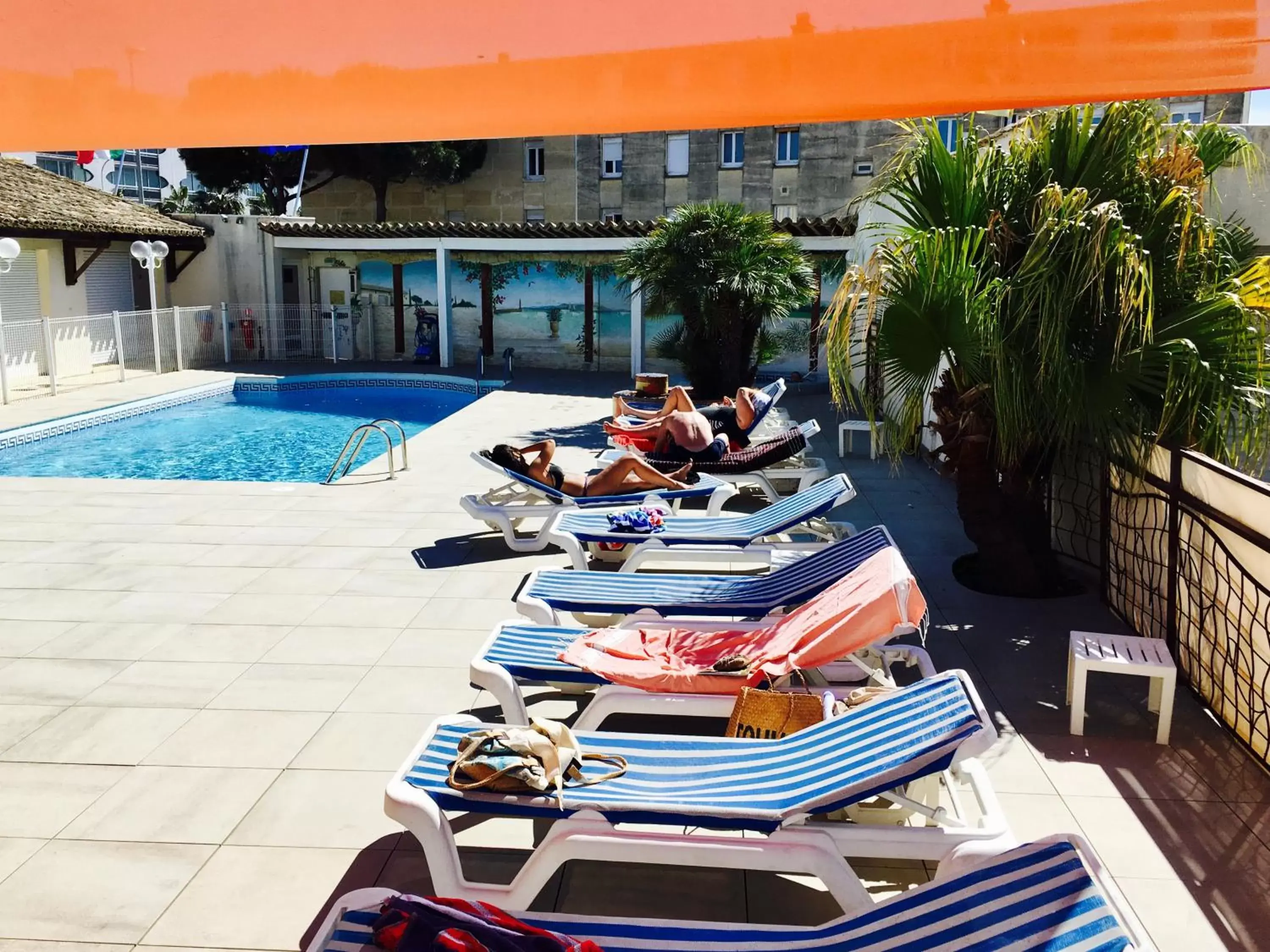 Swimming Pool in Amerique Hotel Palavas - Piscine & Parking - Plage