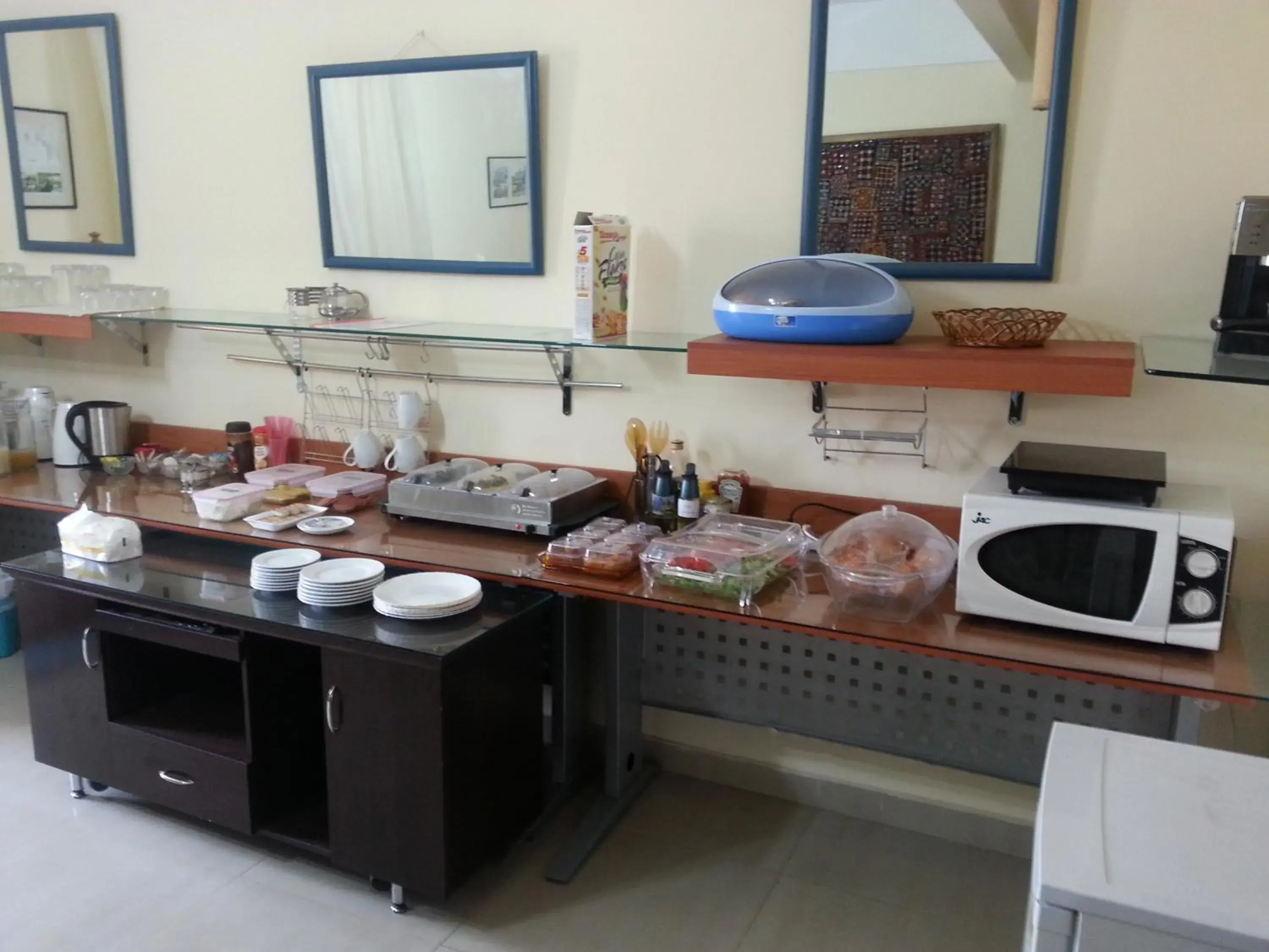 Restaurant/places to eat, Kitchen/Kitchenette in Alexander The Great Hotel