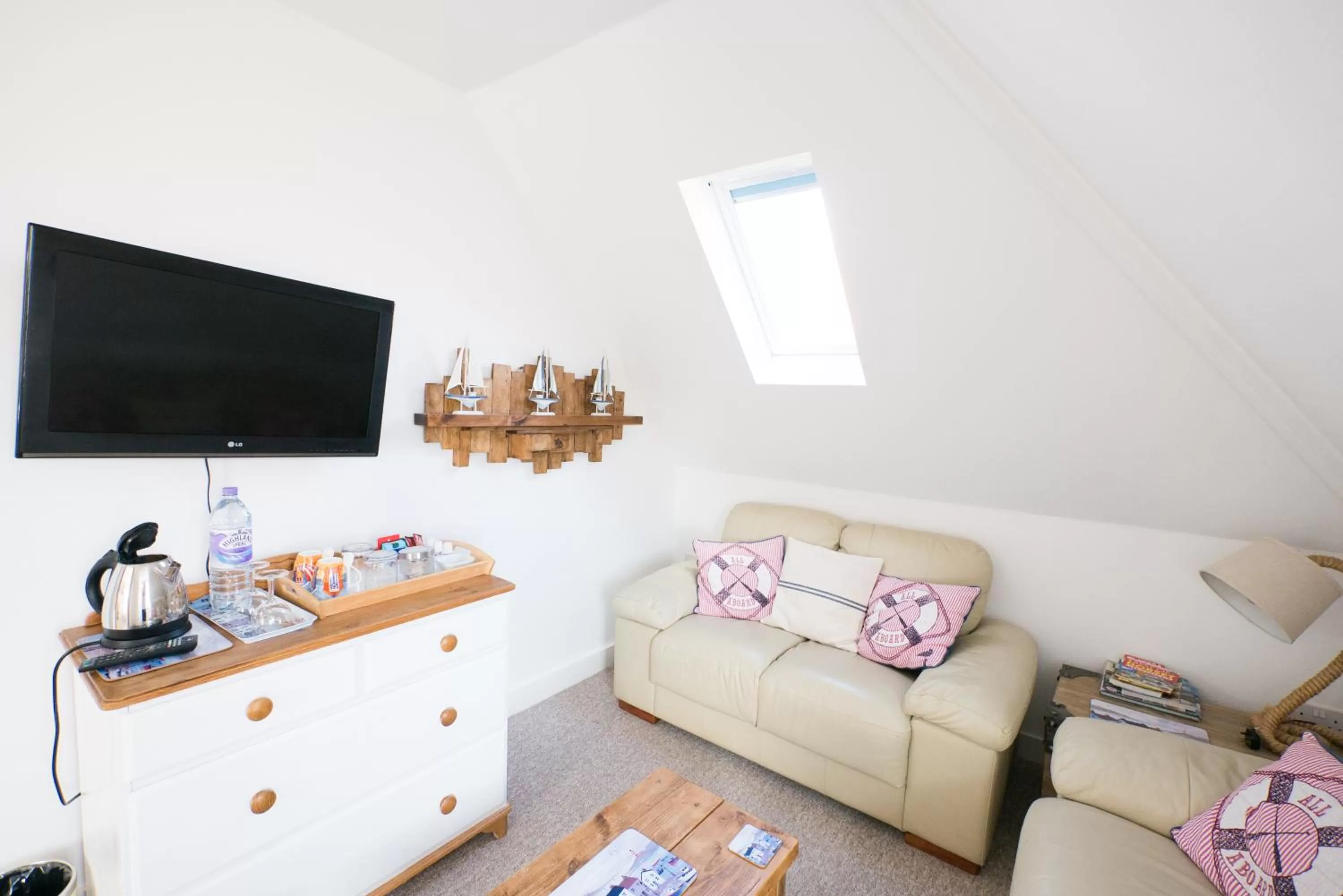 Seating area in Southern Breeze Lodge - Adults Only