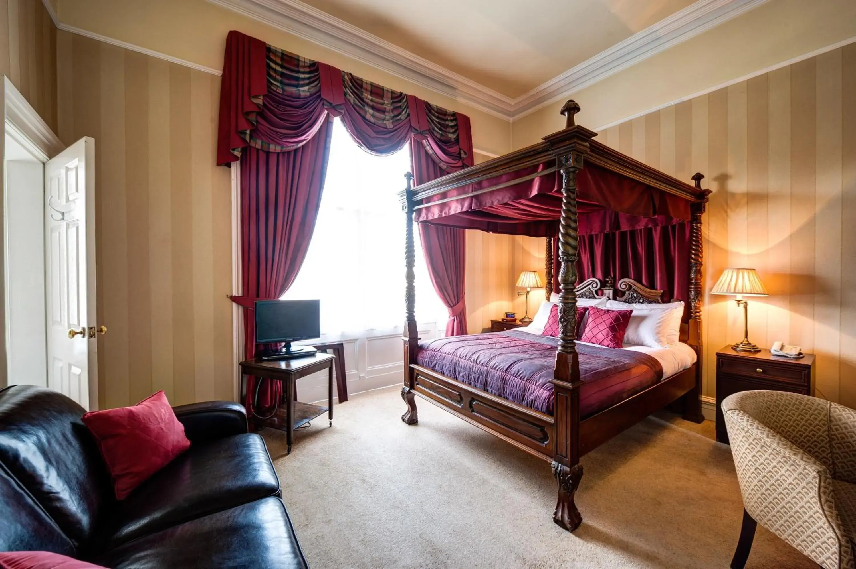 Bedroom in Kildonan Lodge Hotel