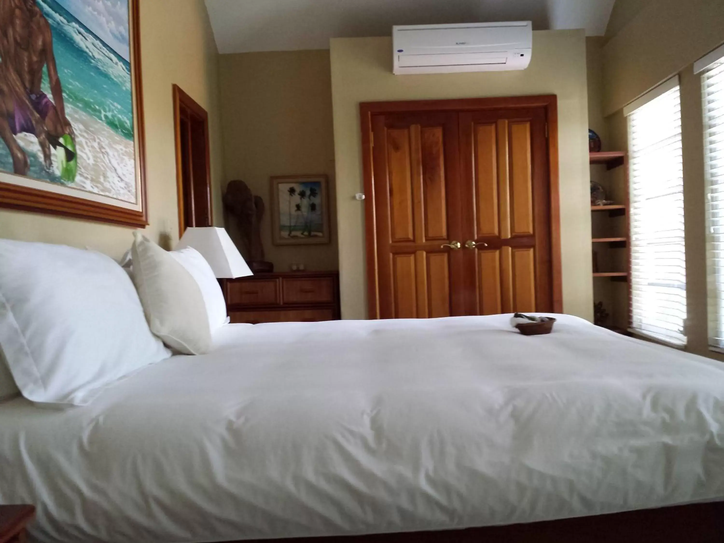 Photo of the whole room, Bed in The Palms Oceanfront Suites Photo of the whole room, Bed in The Palms Oceanfront Suites