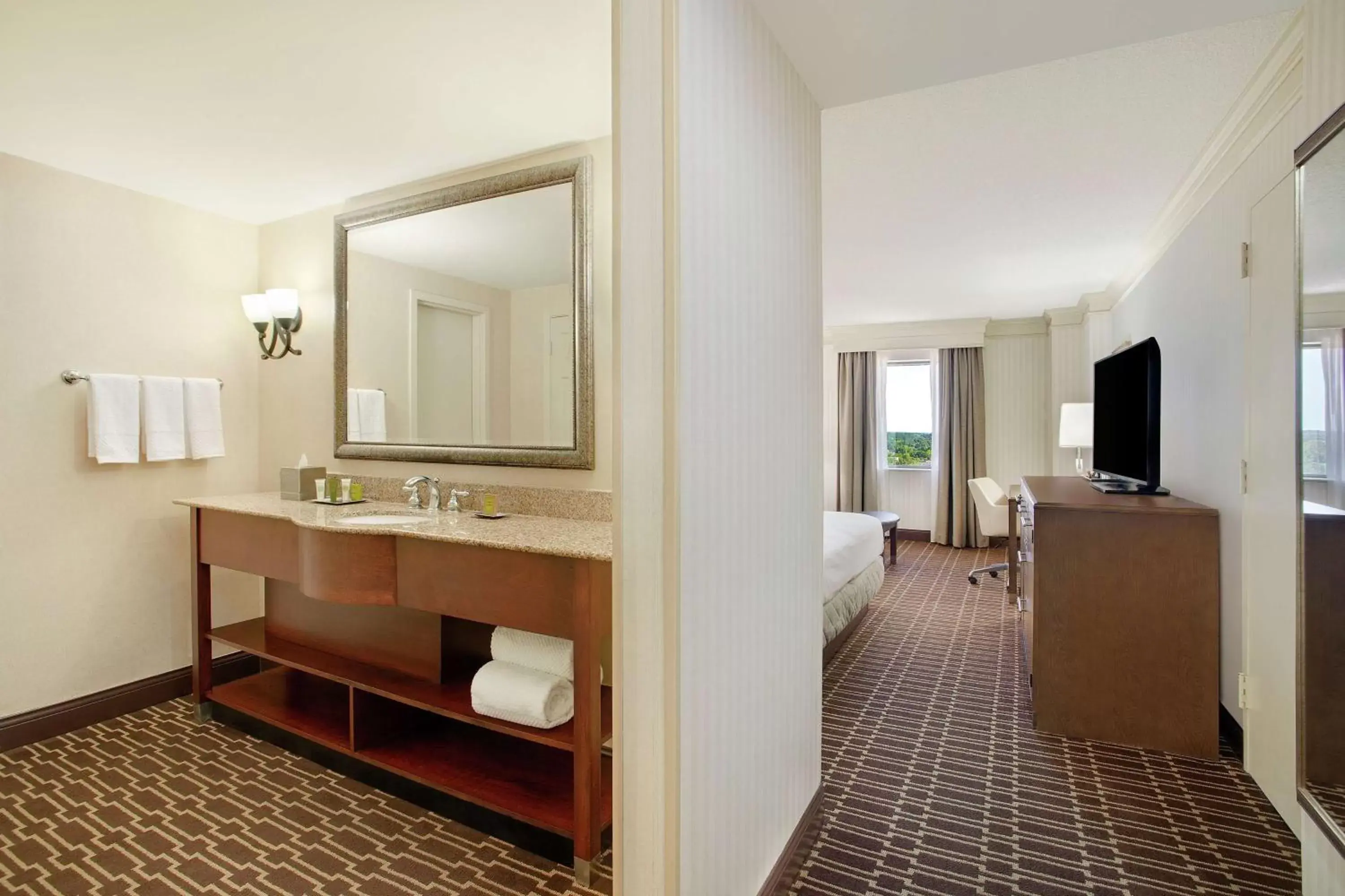 Bedroom, Bathroom in Hilton Jackson