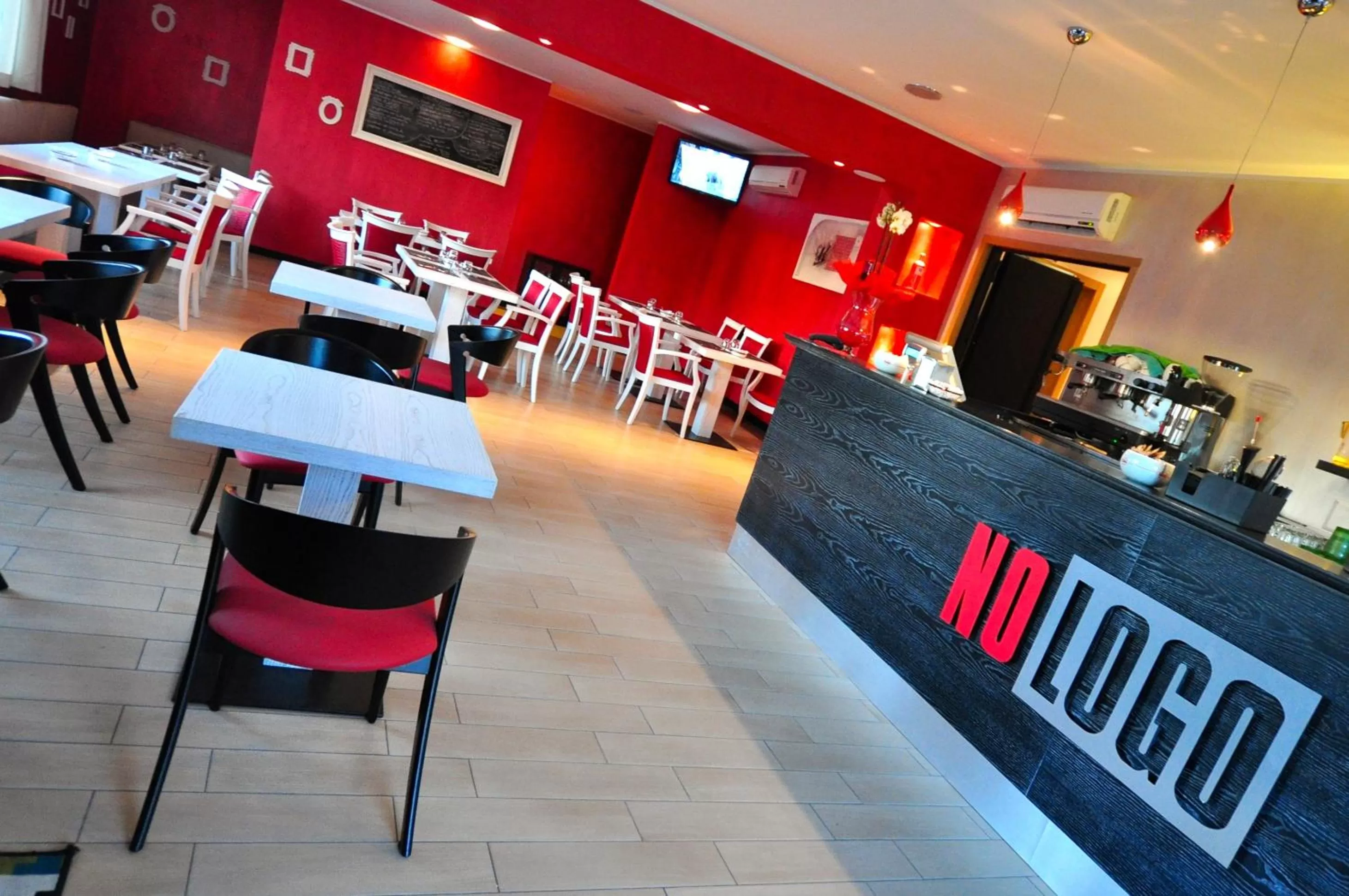 Restaurant/places to eat in Hotel 325 Tor Vergata