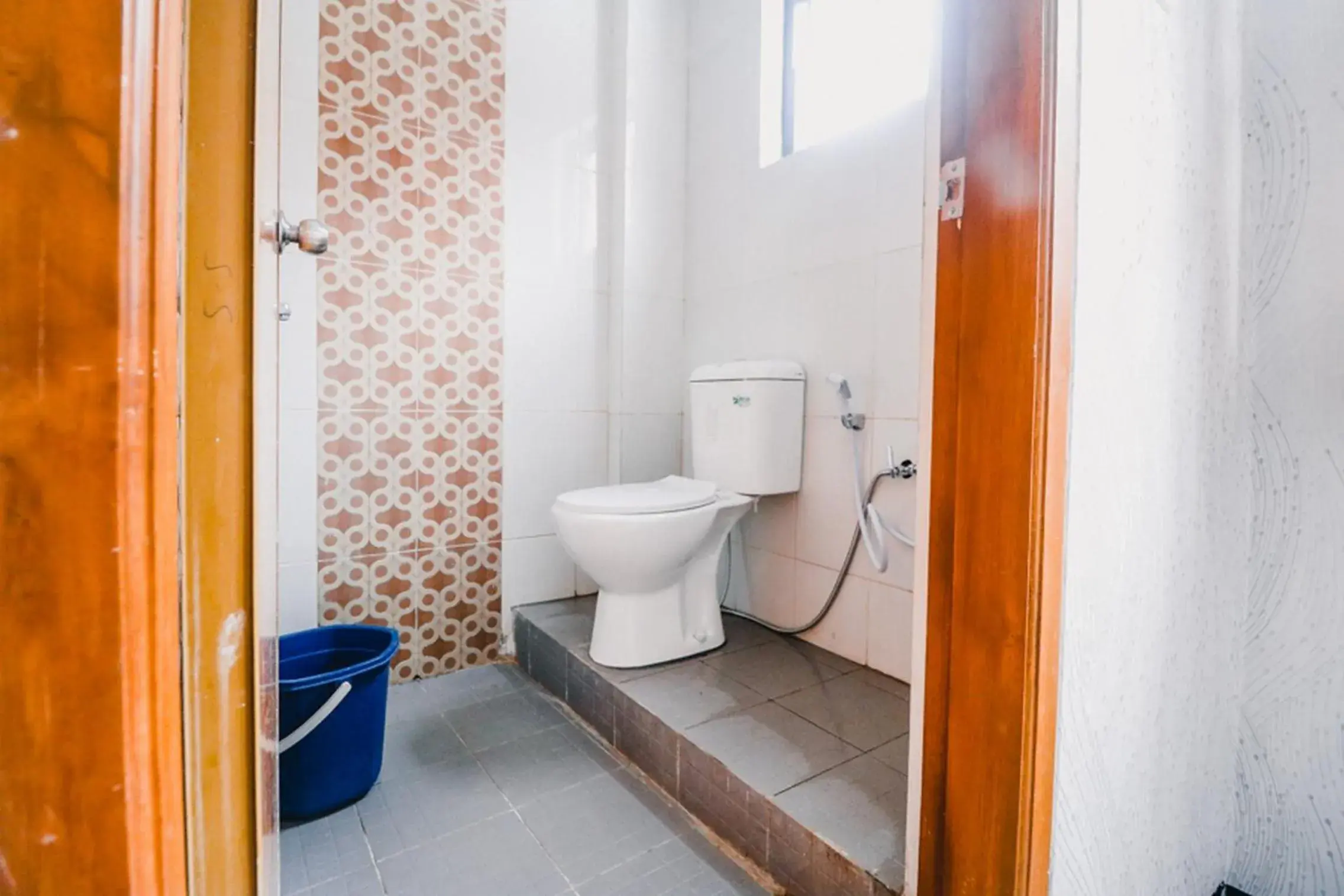 Toilet, Bathroom in RedDoorz near Taman Rekreasi Selecta