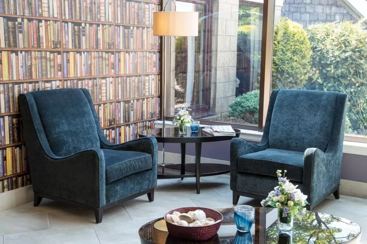 Seating Area in Old Manor Hotel