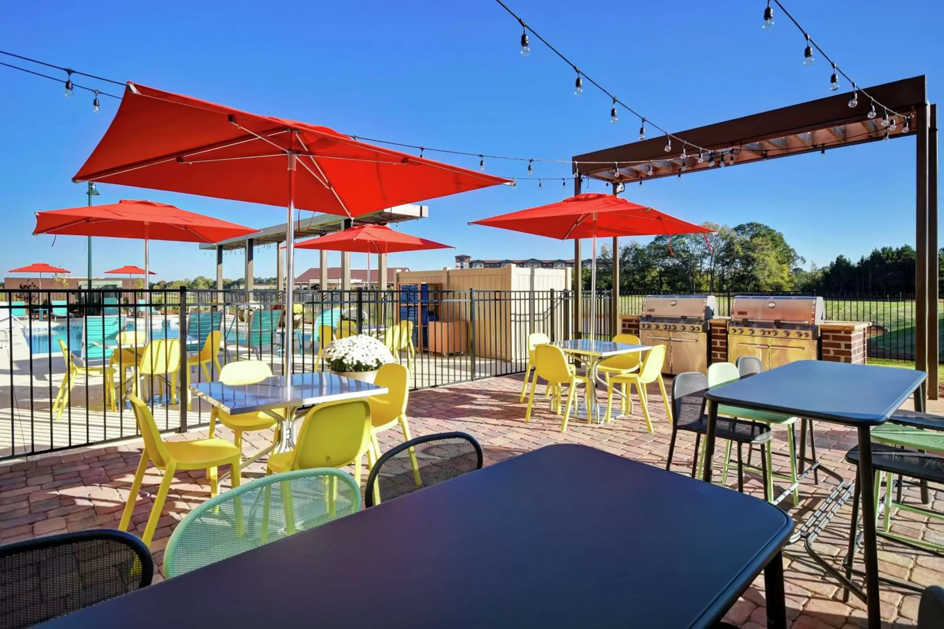 Patio, Restaurant/Places to Eat in Home2 Suites By Hilton Lagrange