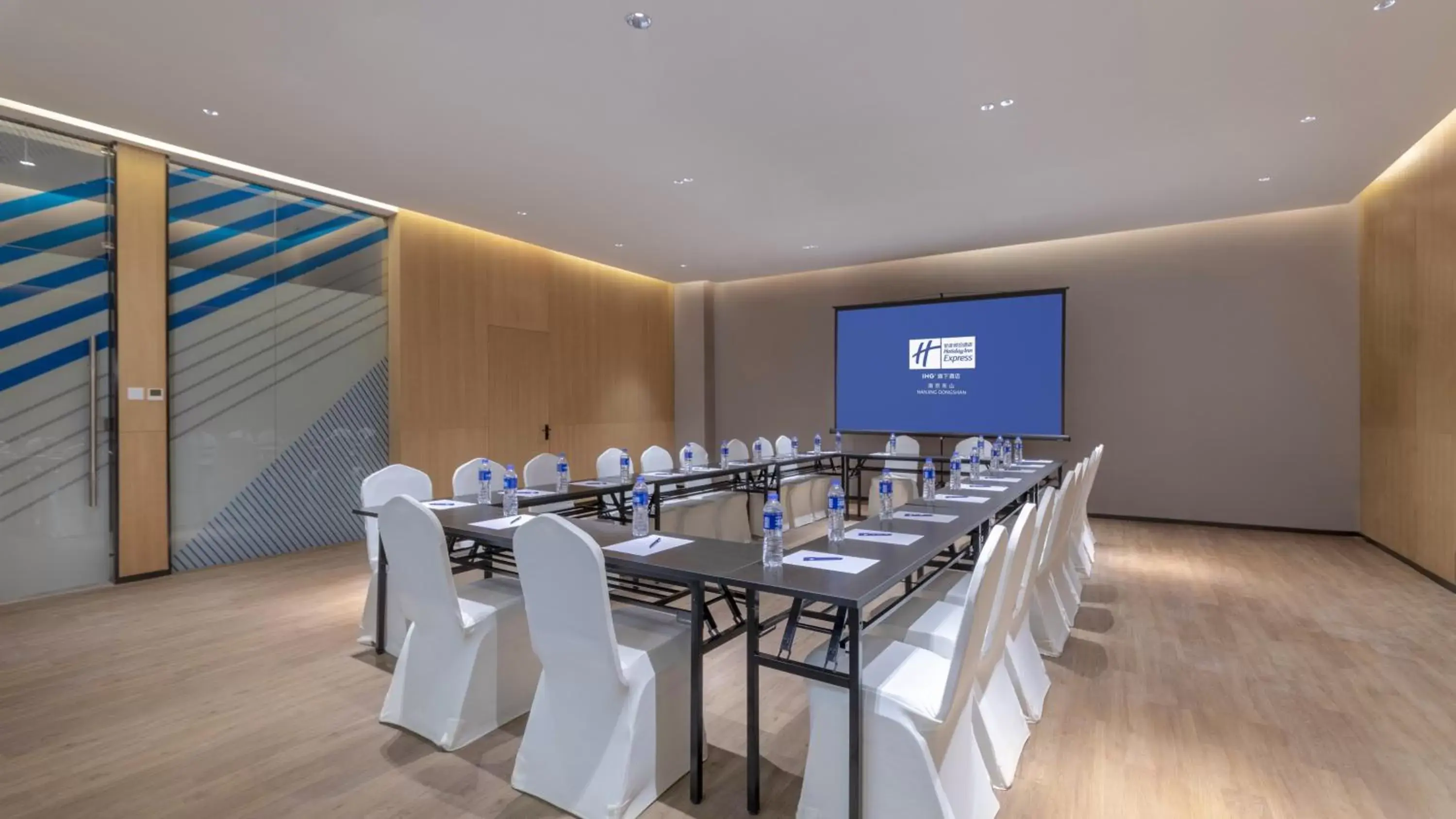 Meeting/conference room in Holiday Inn Express Nanjing Dongshan, an IHG Hotel