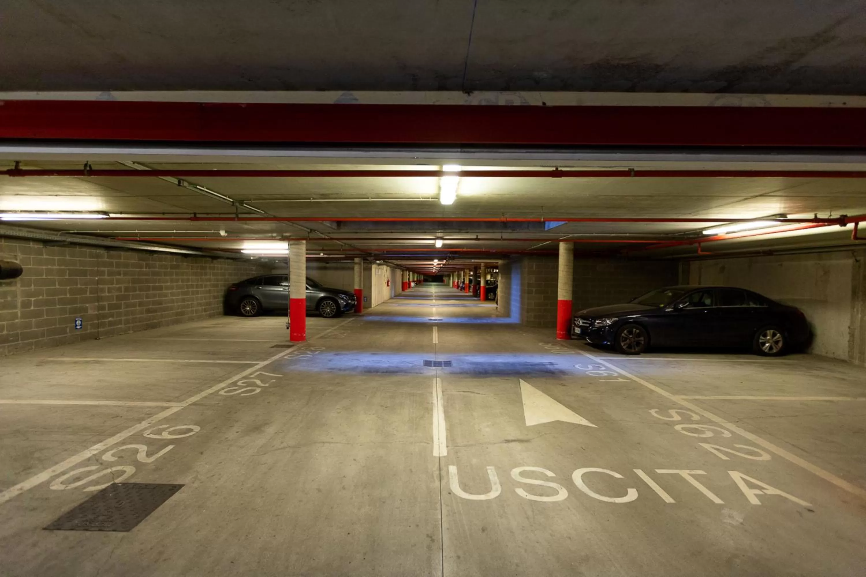 Parking in Ramada Plaza by Wyndham Milano