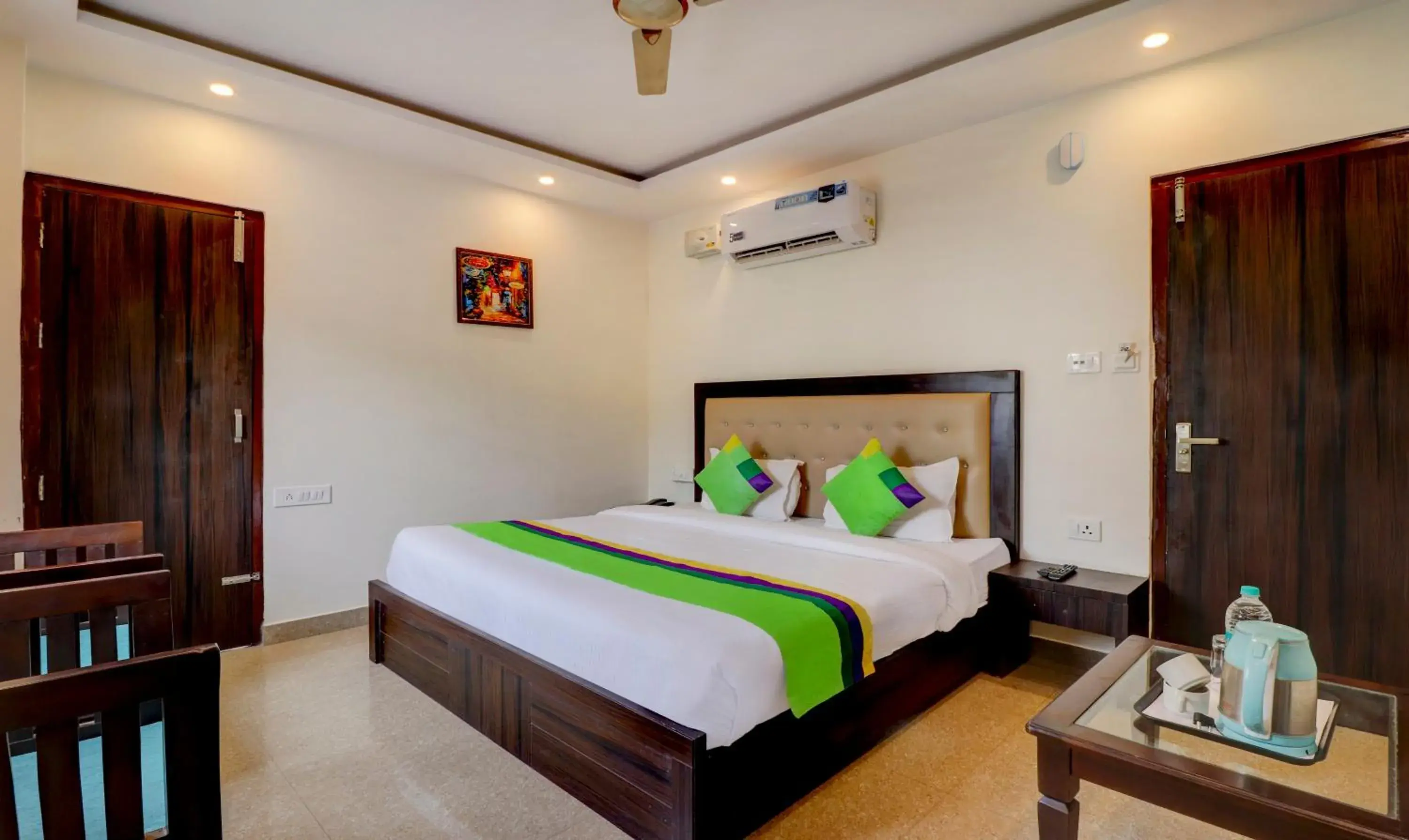 Bedroom, Bed in Itsy Hotels NV, Tapovan Bedroom, Bed in Itsy Hotels NV, Tapovan