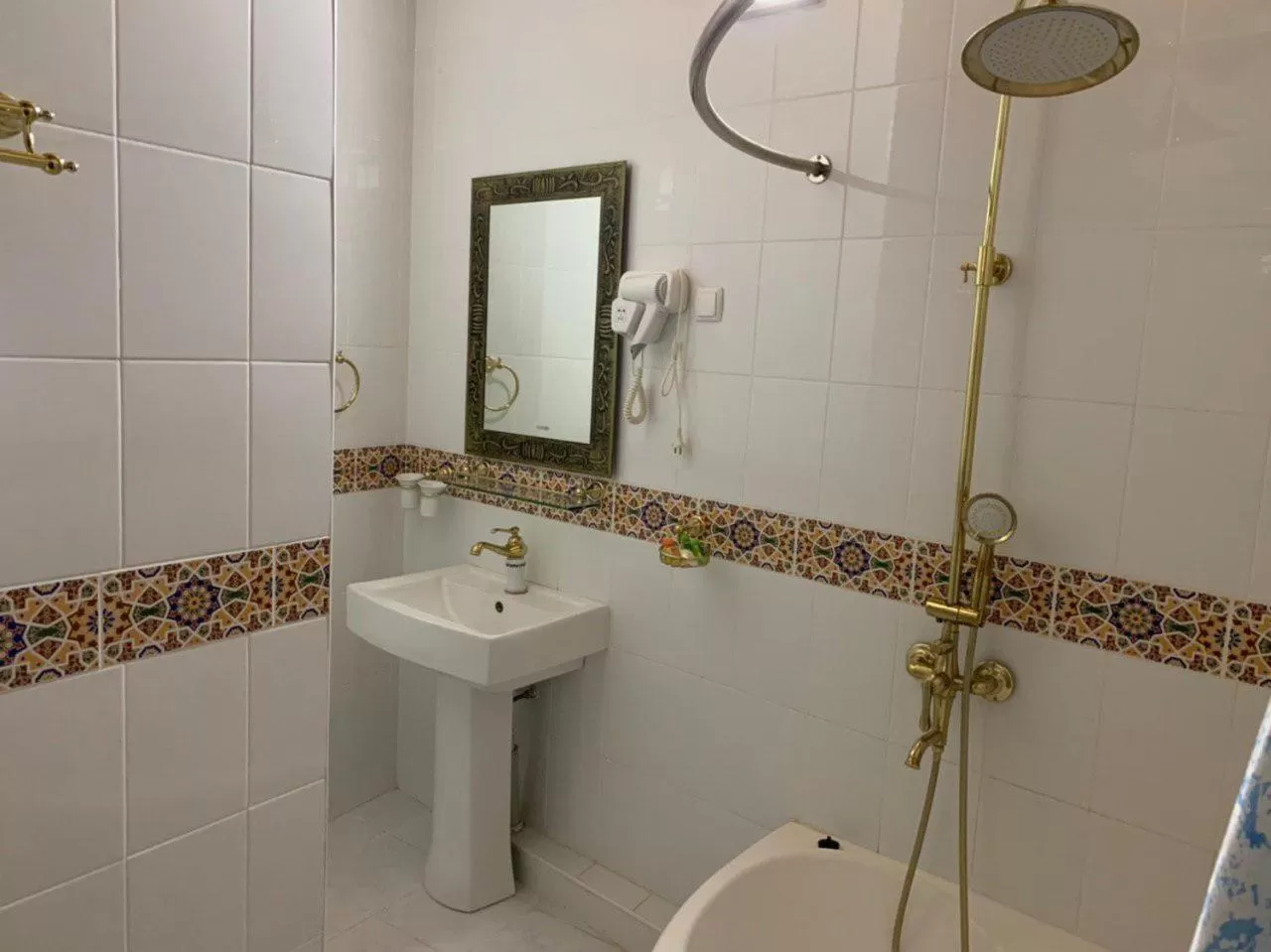 Shower in As-Salam Boutique Hotel