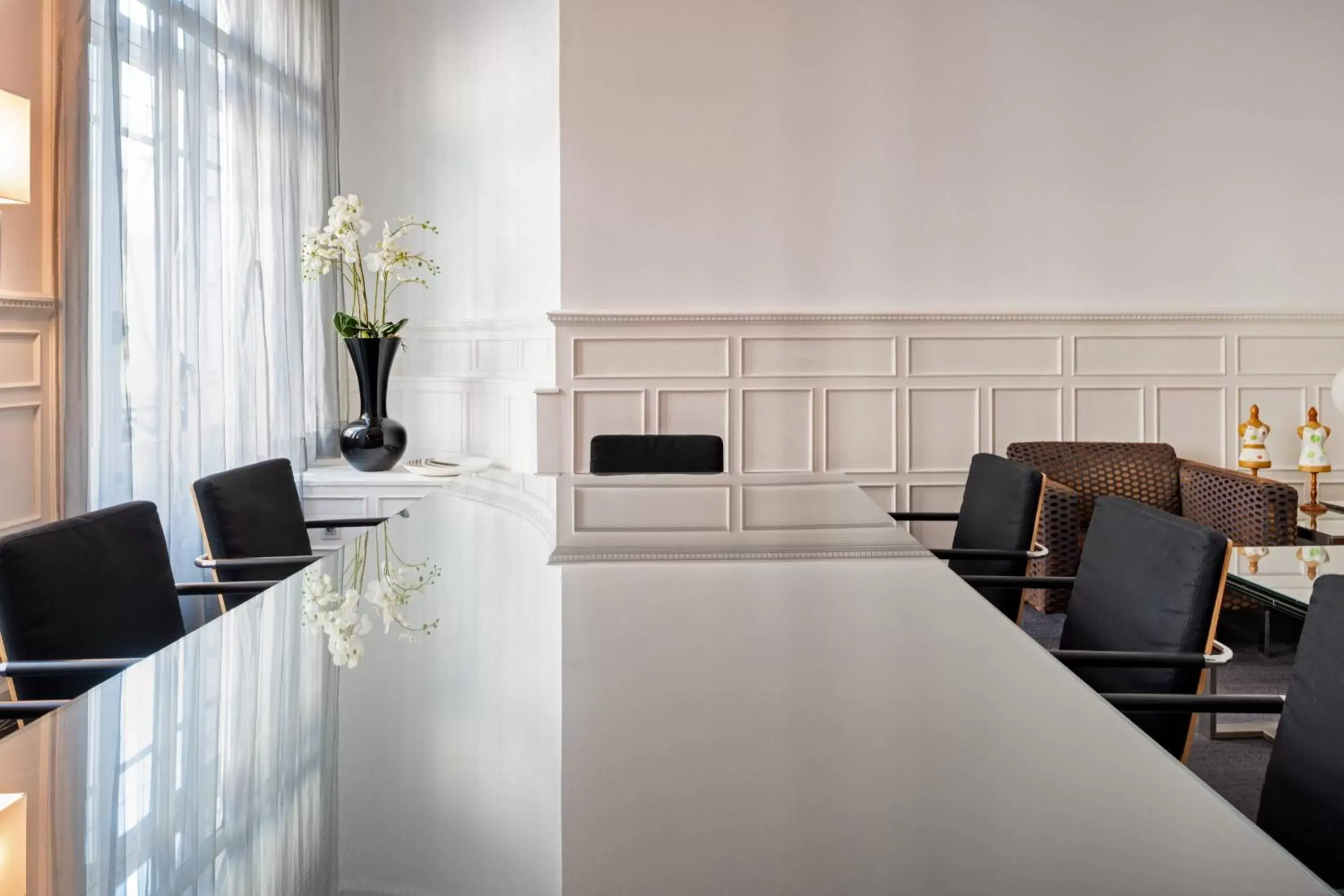 Meeting/conference room, Kitchen/Kitchenette in Hotel Palacio del Retiro, Autograph Collection