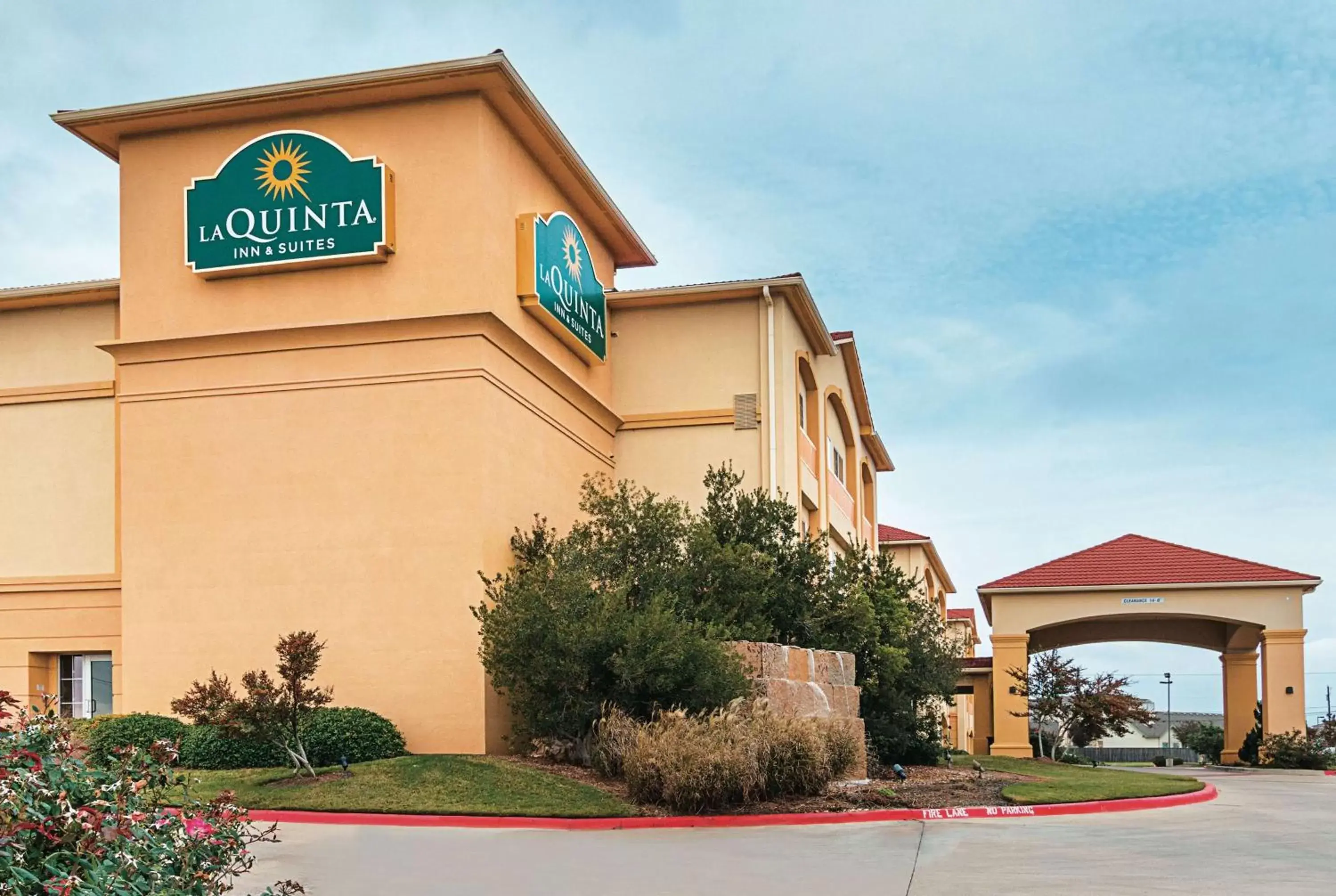 Property Building in La Quinta by Wyndham Woodway - Waco South