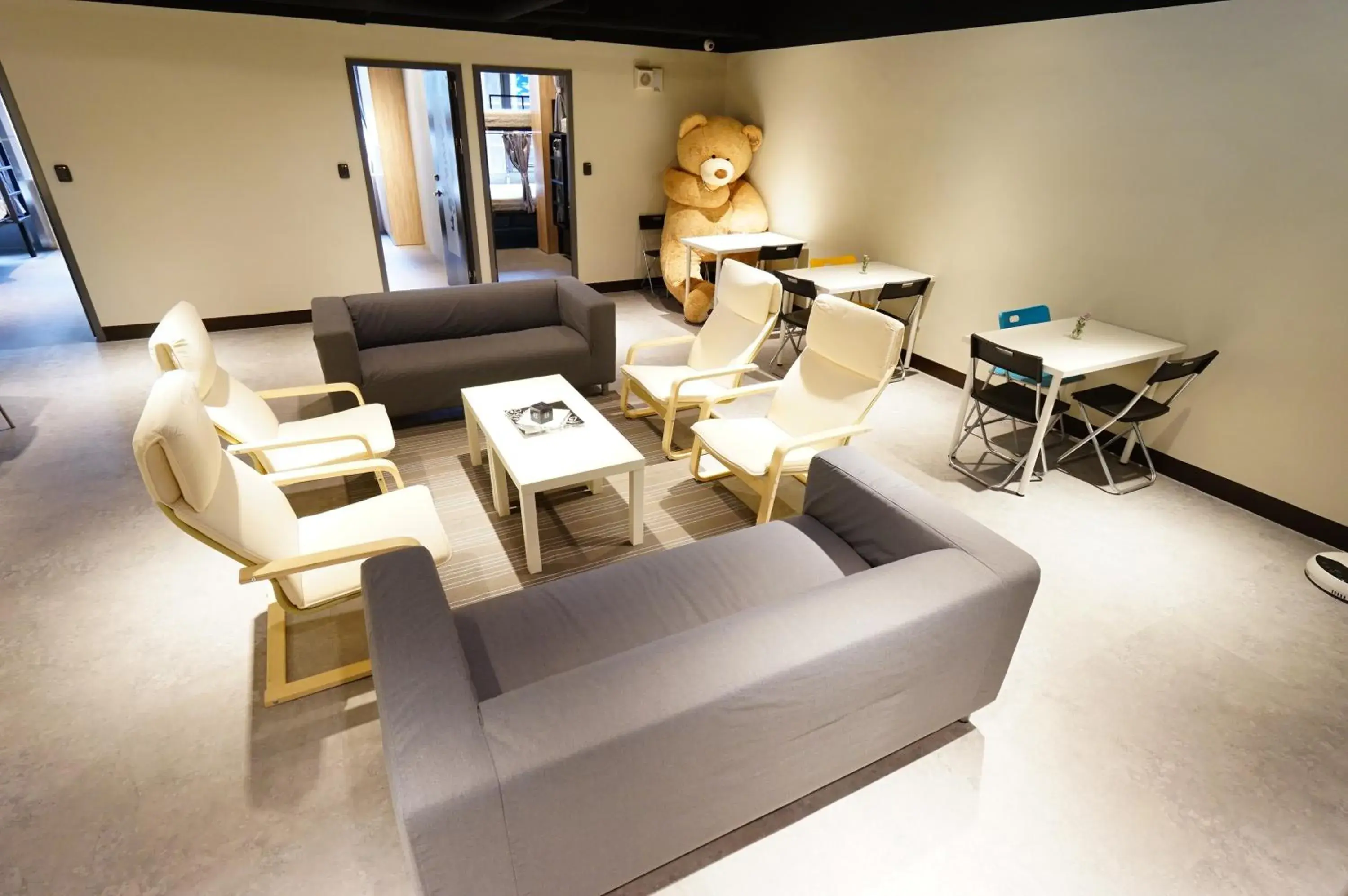 Living room, Seating Area in Cavemen Hostel Taipei Station Youth Branch