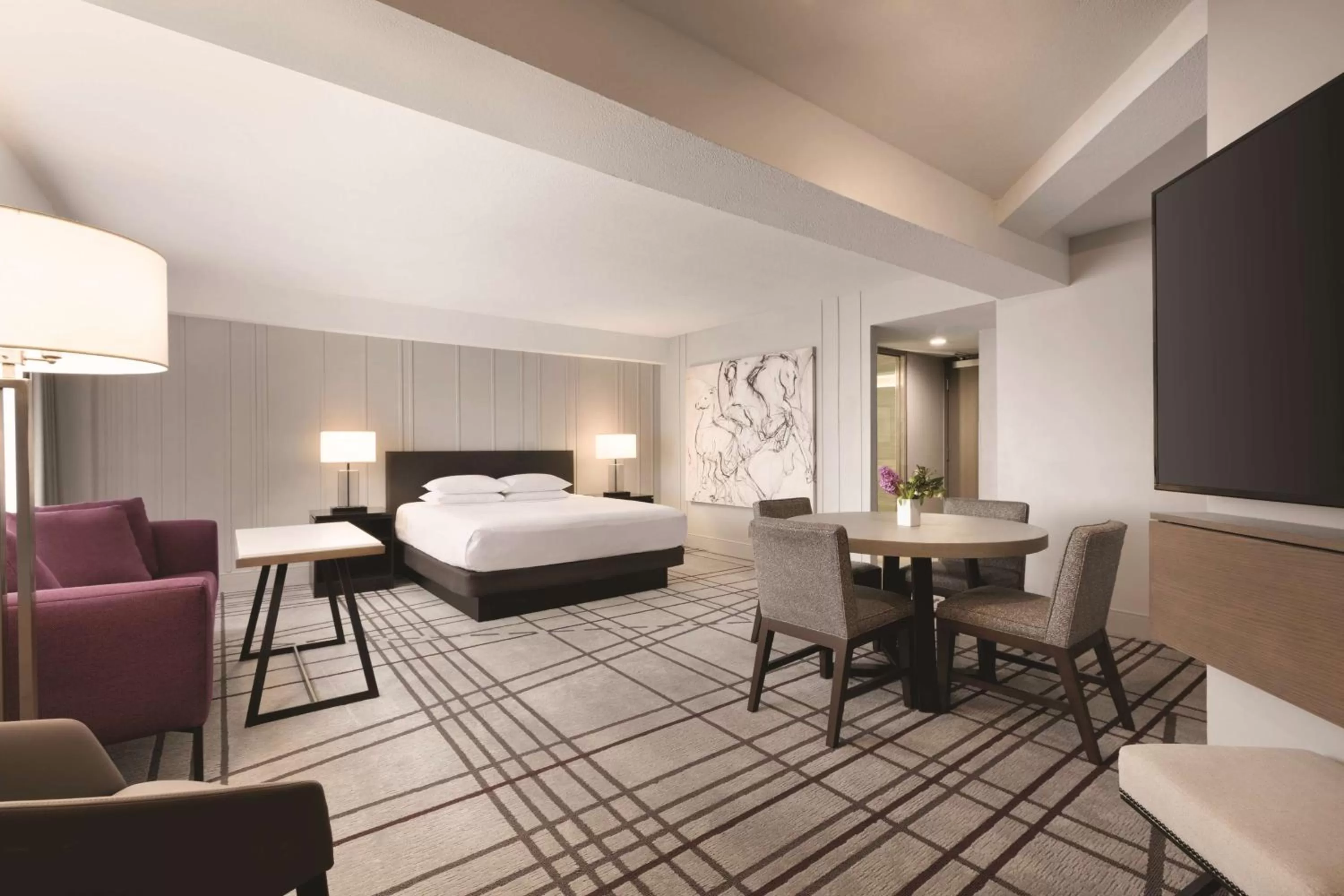 Photo of the whole room, Bed in Hyatt Regency Louisville